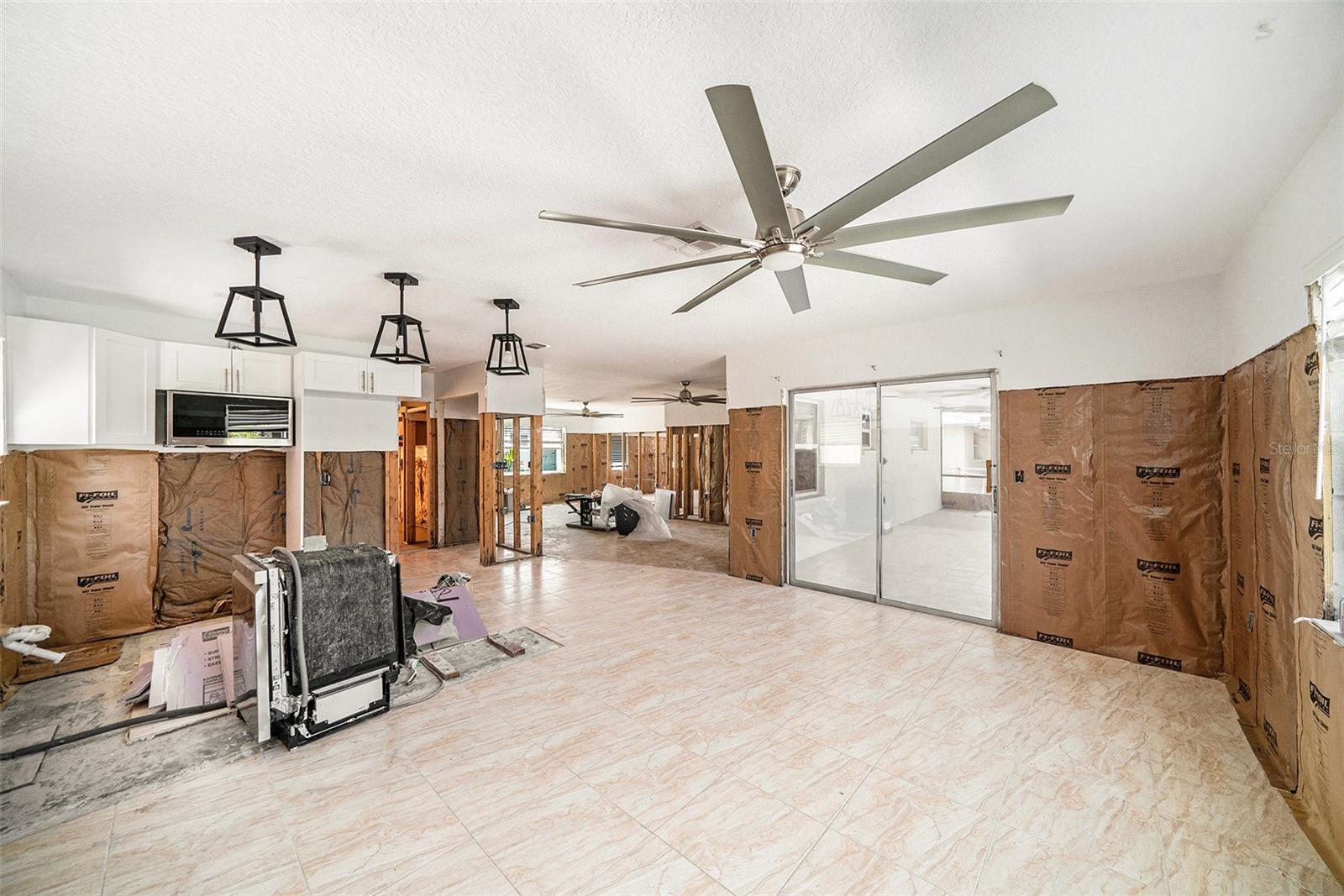 Listing photo id 3 for 13925 Hatcher Avenue