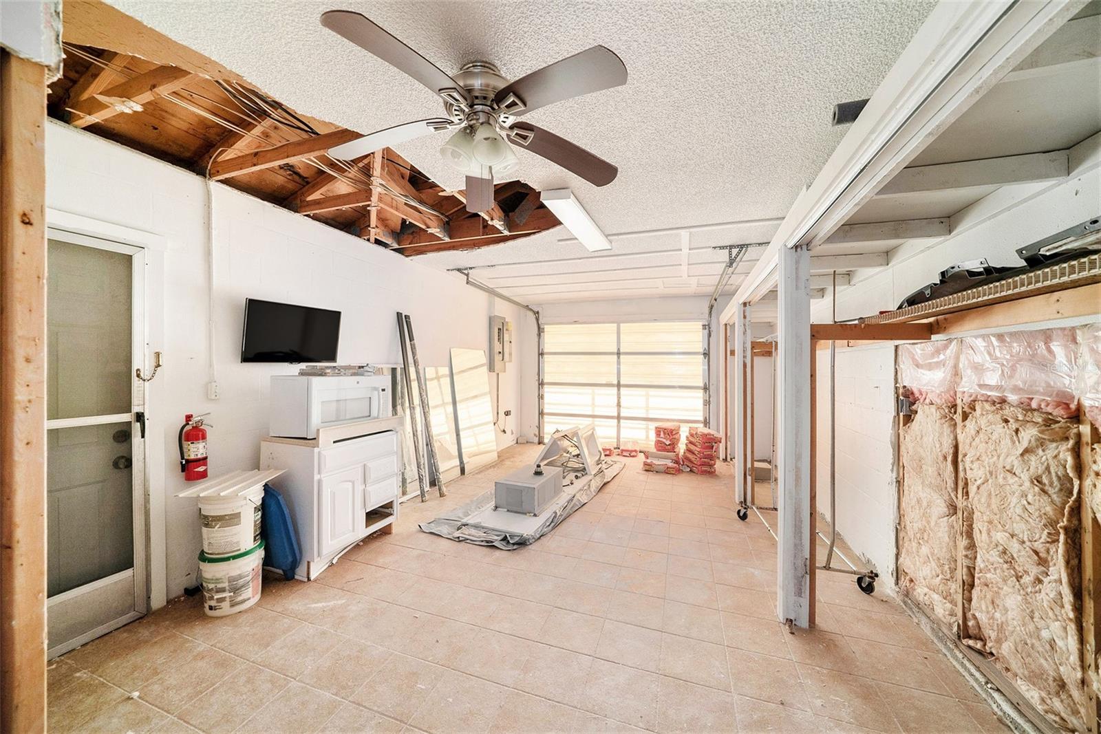 Listing photo id 5 for 13925 Hatcher Avenue