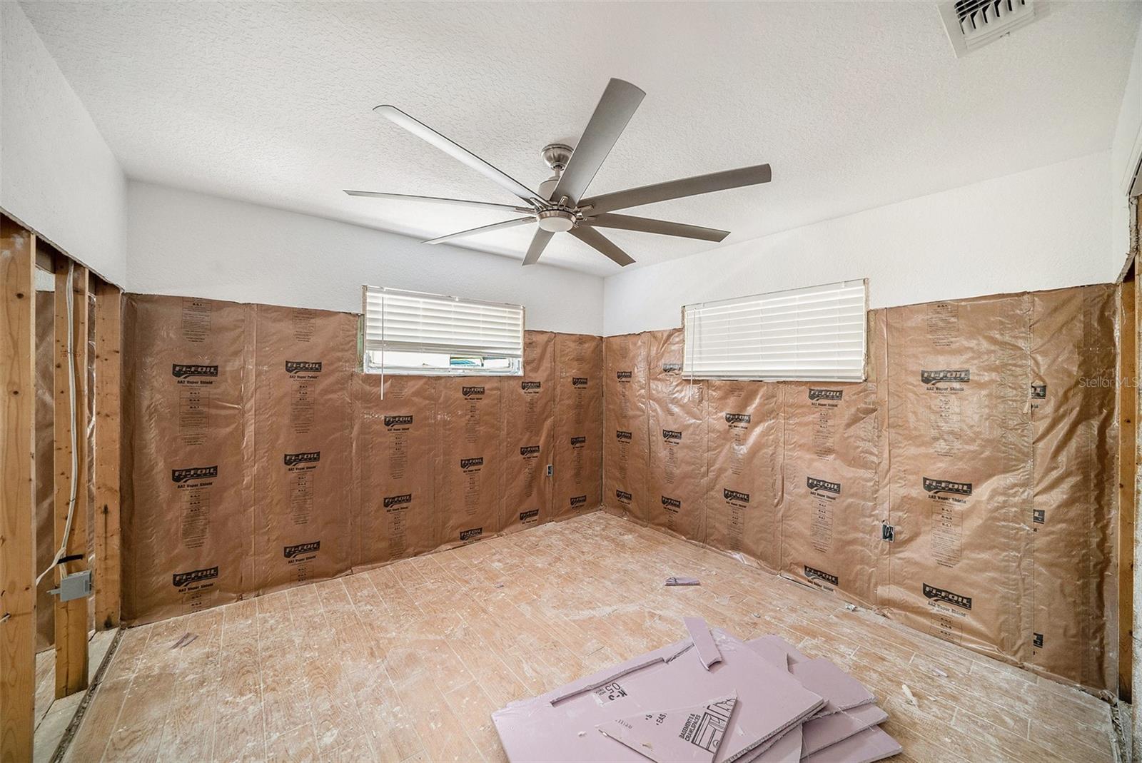 Listing photo id 7 for 13925 Hatcher Avenue
