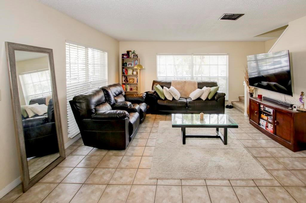 Image 4 of 22 For 637 Kensington Lake Circle