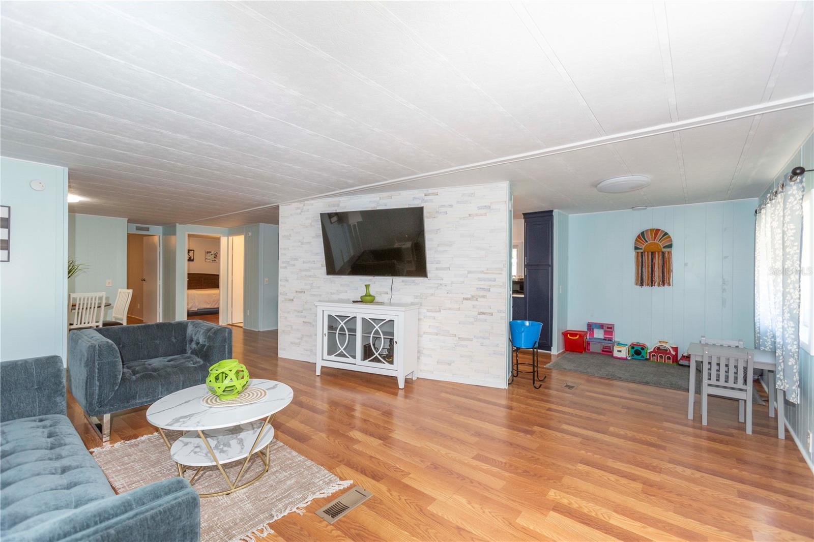 Image 6 of 26 For 4153 Richmond Avenue