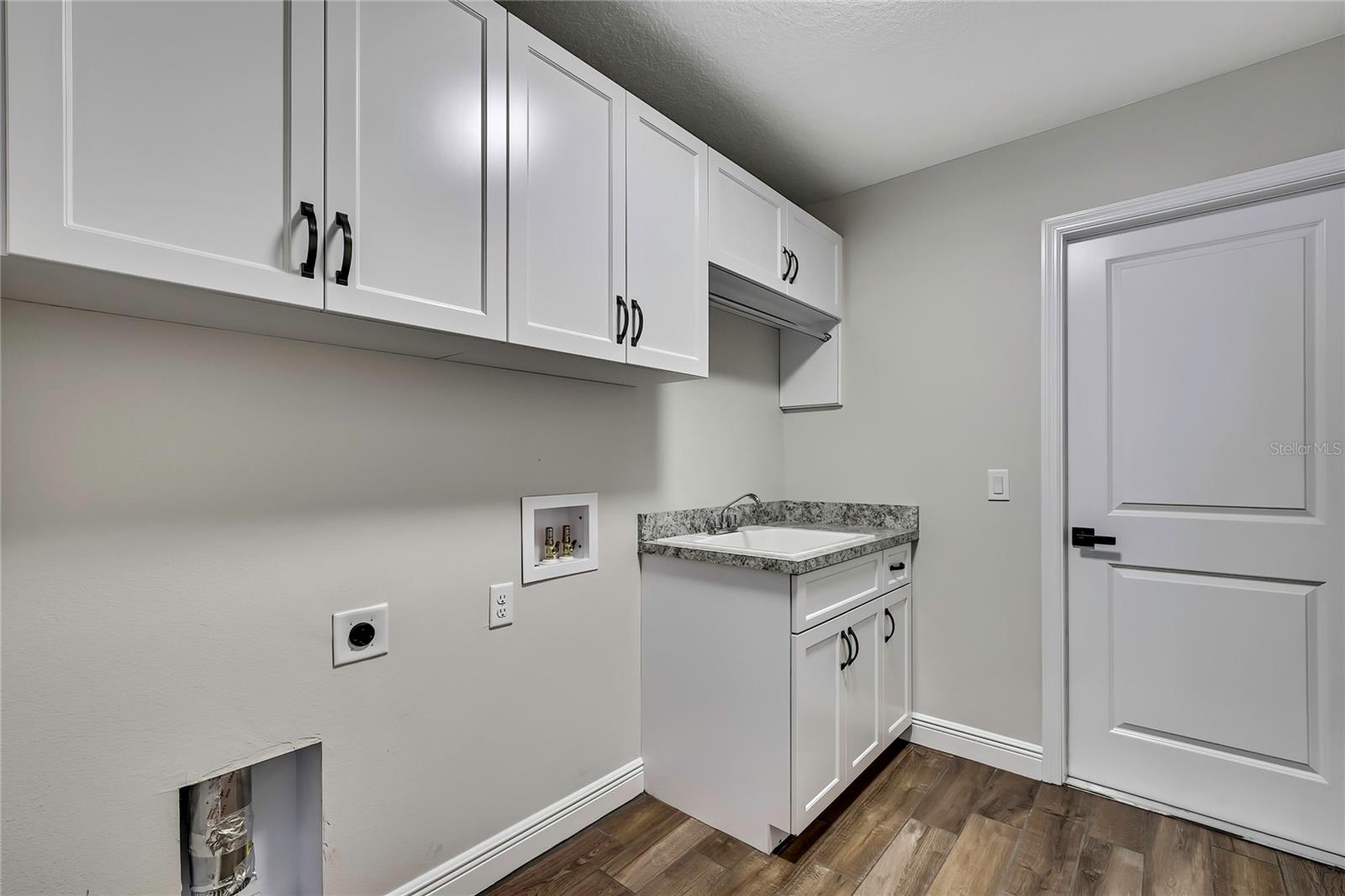 Listing photo id 24 for 15 Dahlia Court N