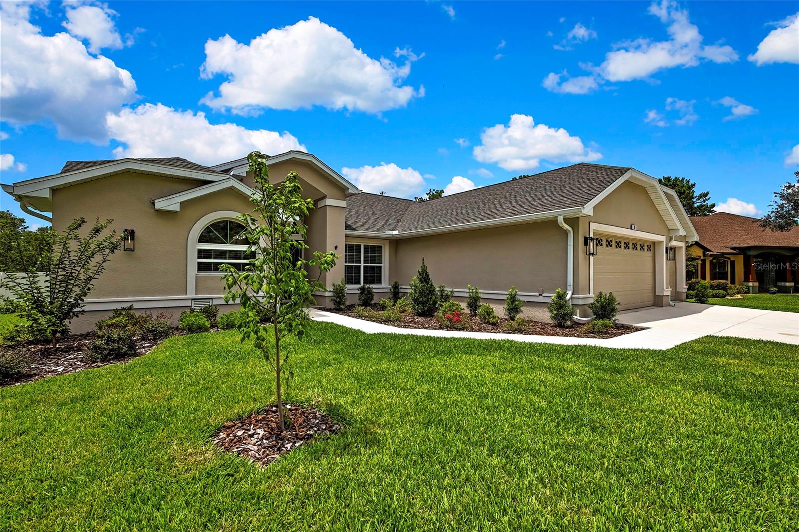 Listing photo id 32 for 15 Dahlia Court N