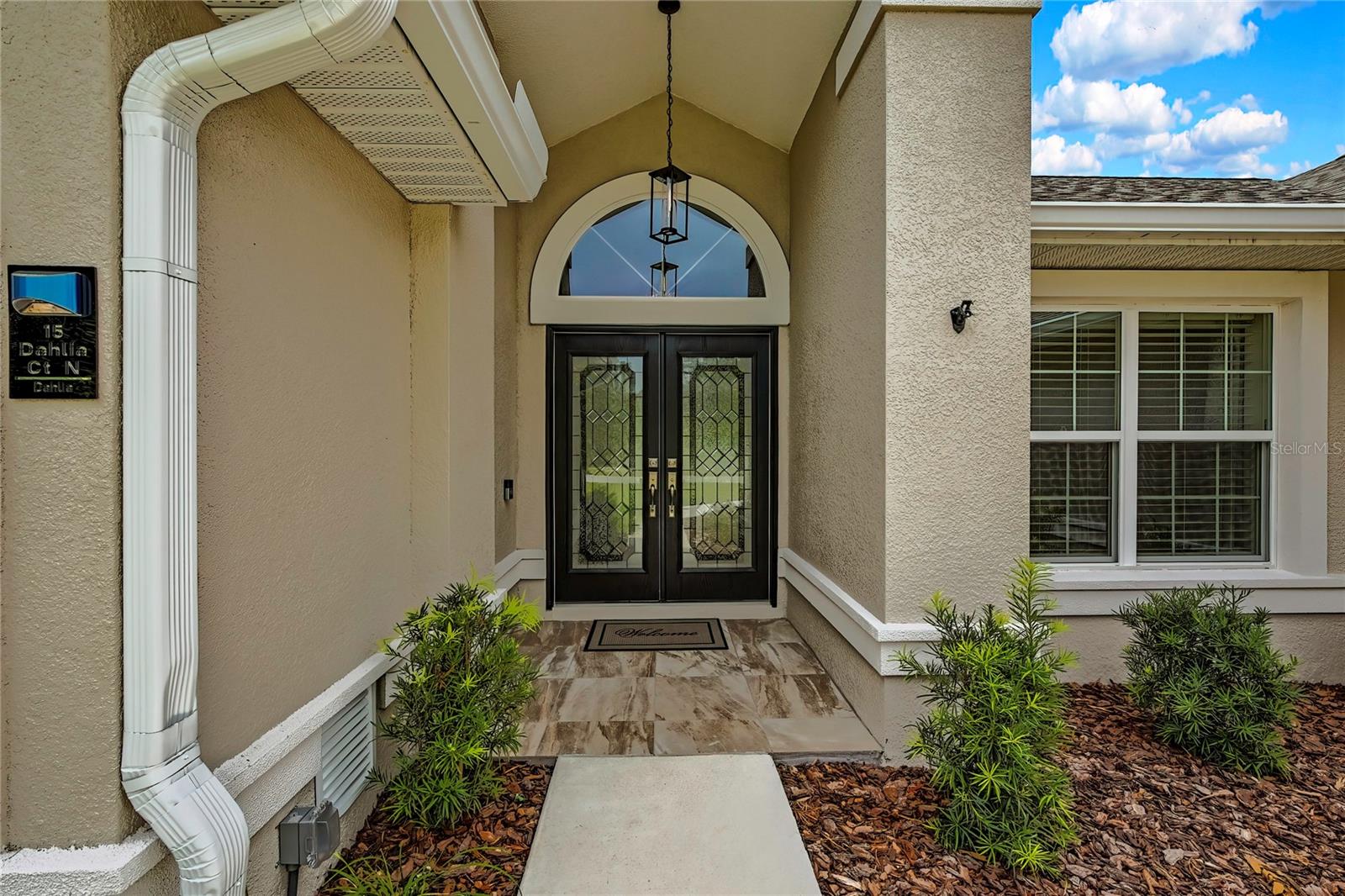 Listing photo id 35 for 15 Dahlia Court N