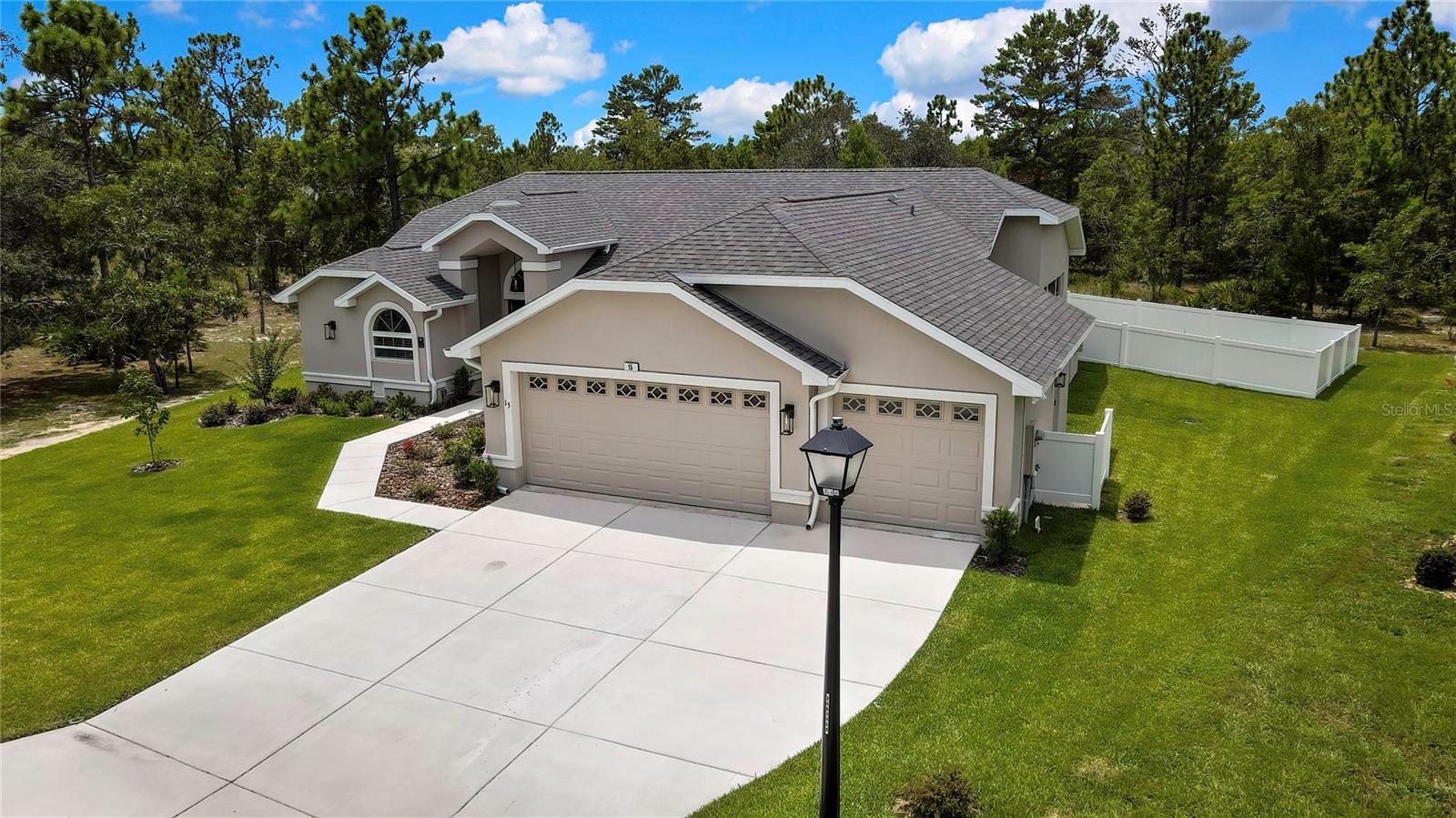 Listing photo id 39 for 15 Dahlia Court N