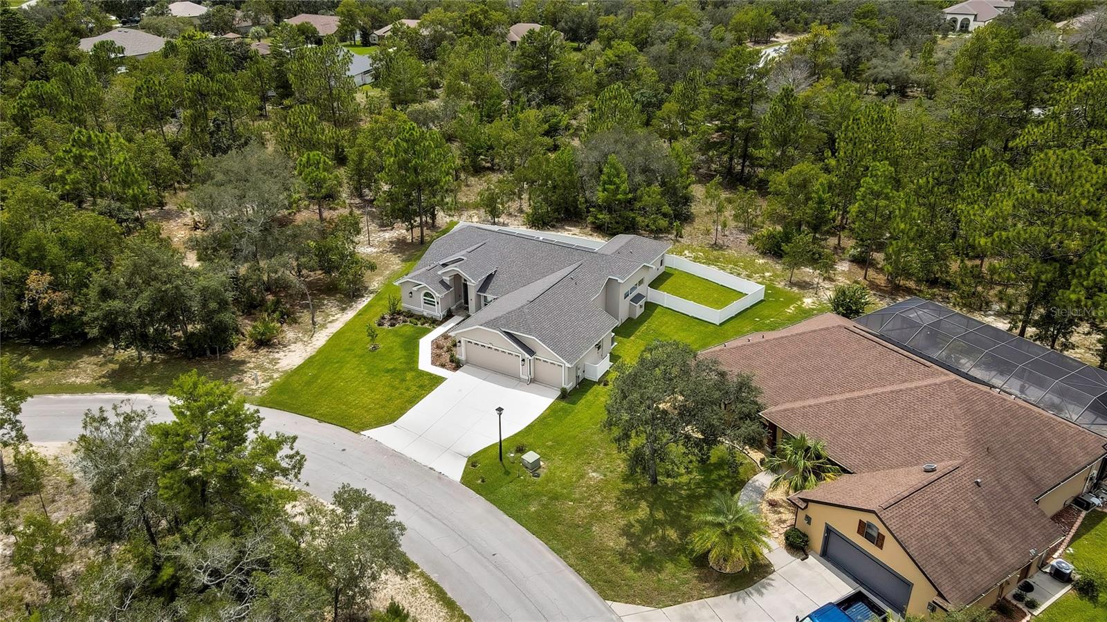 Listing photo id 41 for 15 Dahlia Court N