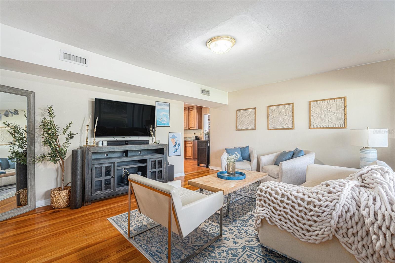Image 4 of 27 For 4307 Thatcher Avenue