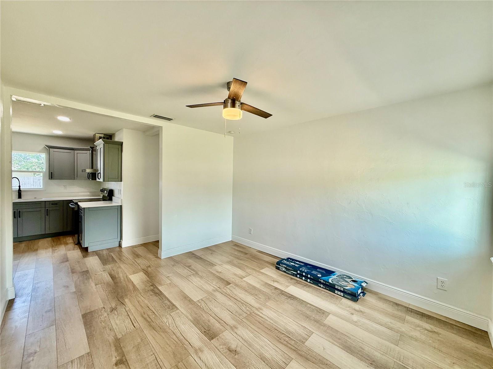 Image 4 of 26 For 4118 Cass Street