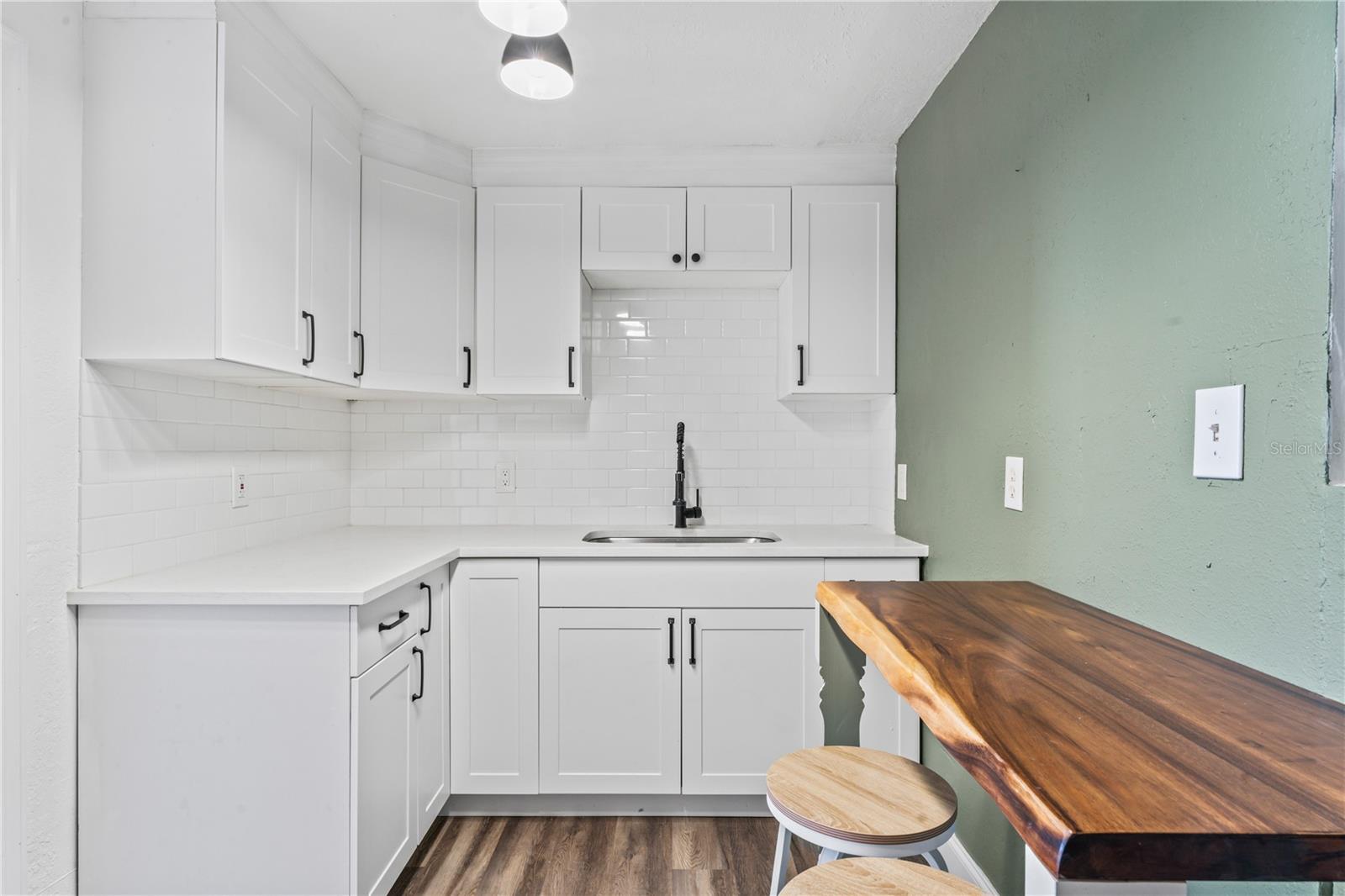 Image 11 of 26 For 2333 15th Avenue N