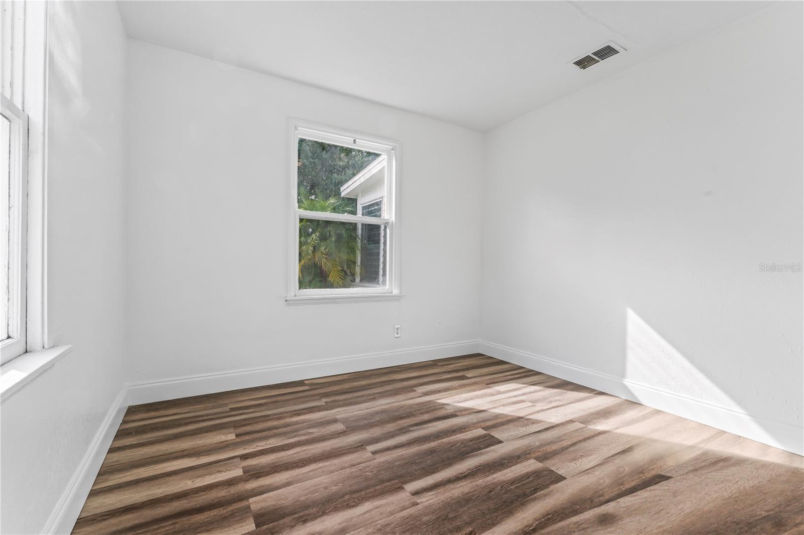 Image 12 of 26 For 2333 15th Avenue N