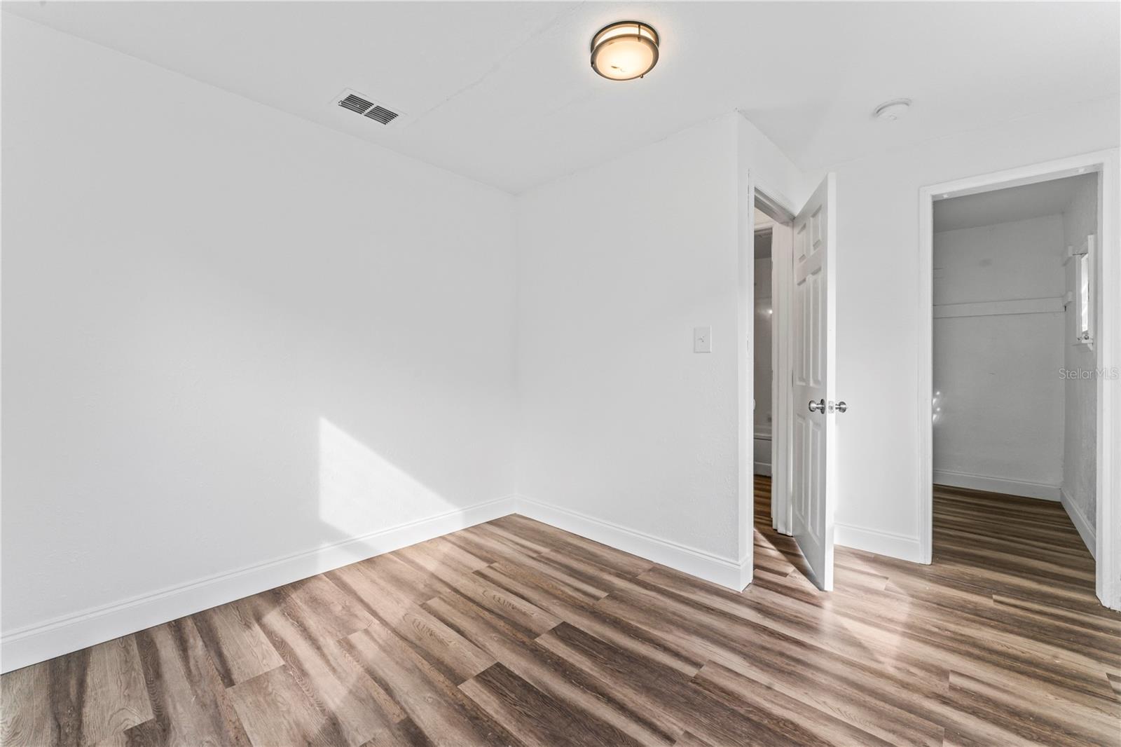 Image 14 of 26 For 2333 15th Avenue N