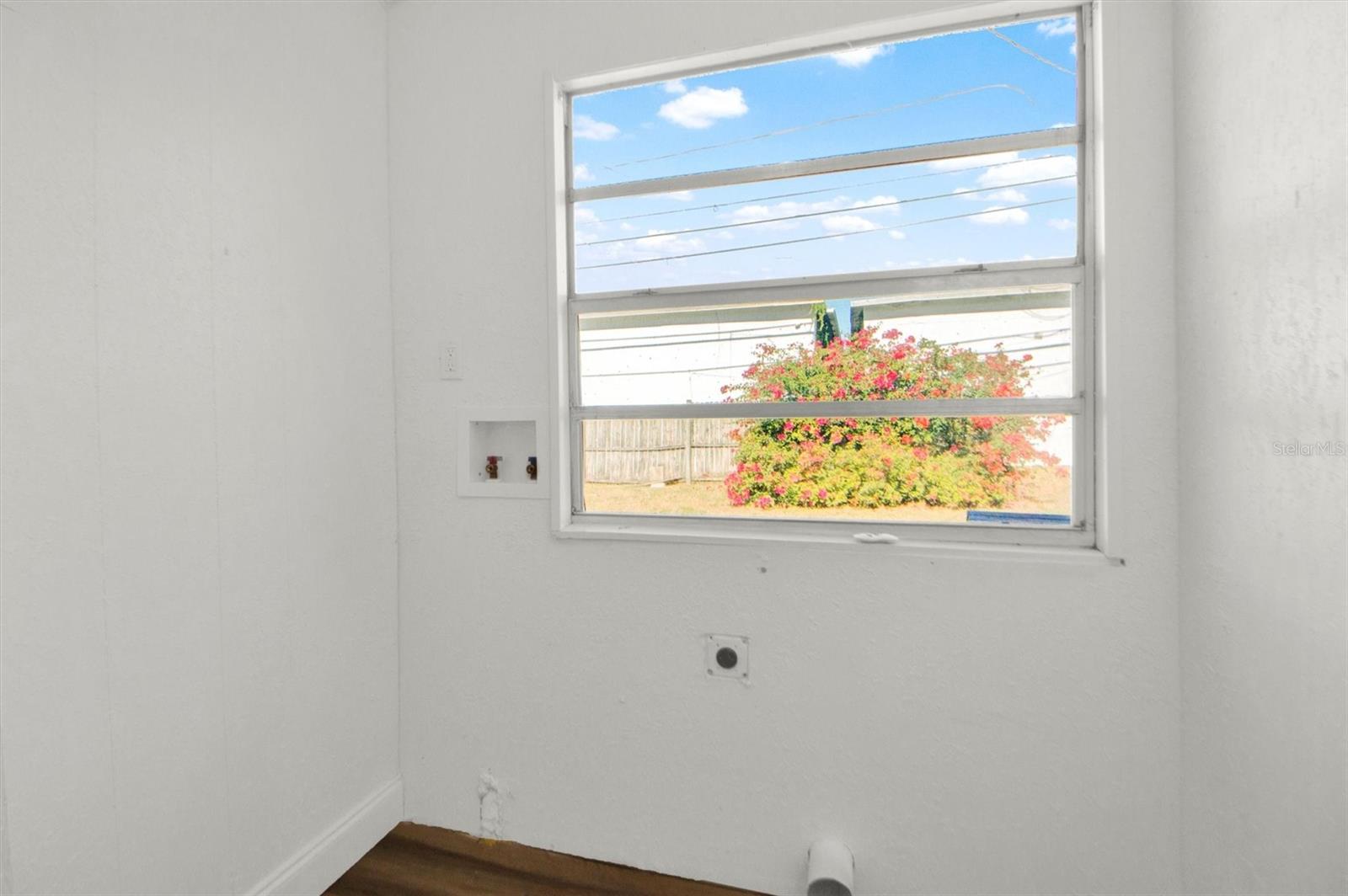 Image 16 of 26 For 2333 15th Avenue N