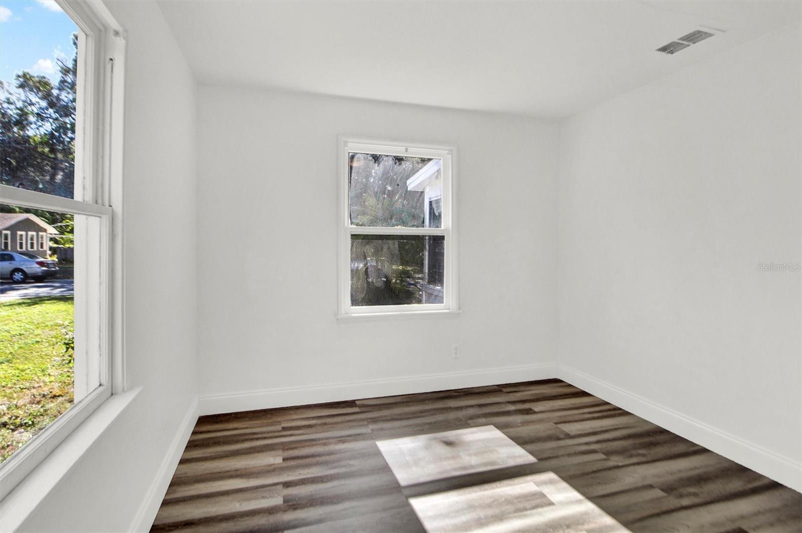 Image 18 of 26 For 2333 15th Avenue N
