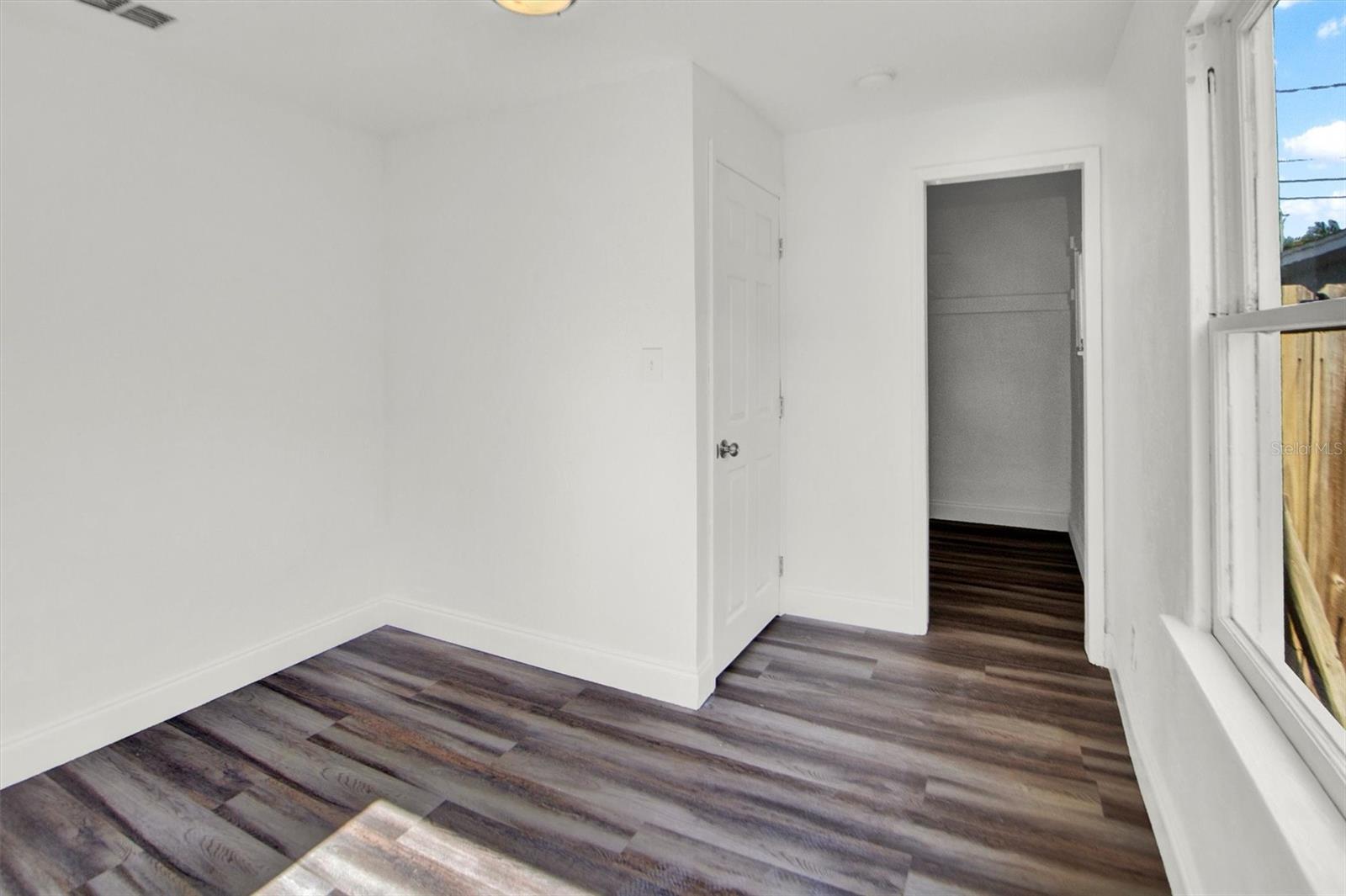 Image 19 of 26 For 2333 15th Avenue N