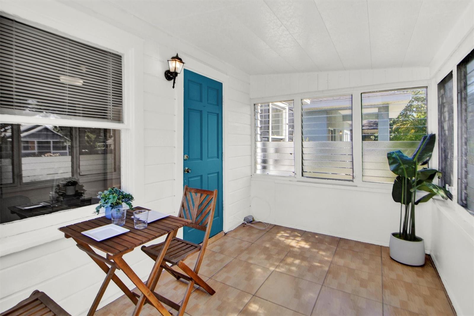 Image 2 of 26 For 2333 15th Avenue N