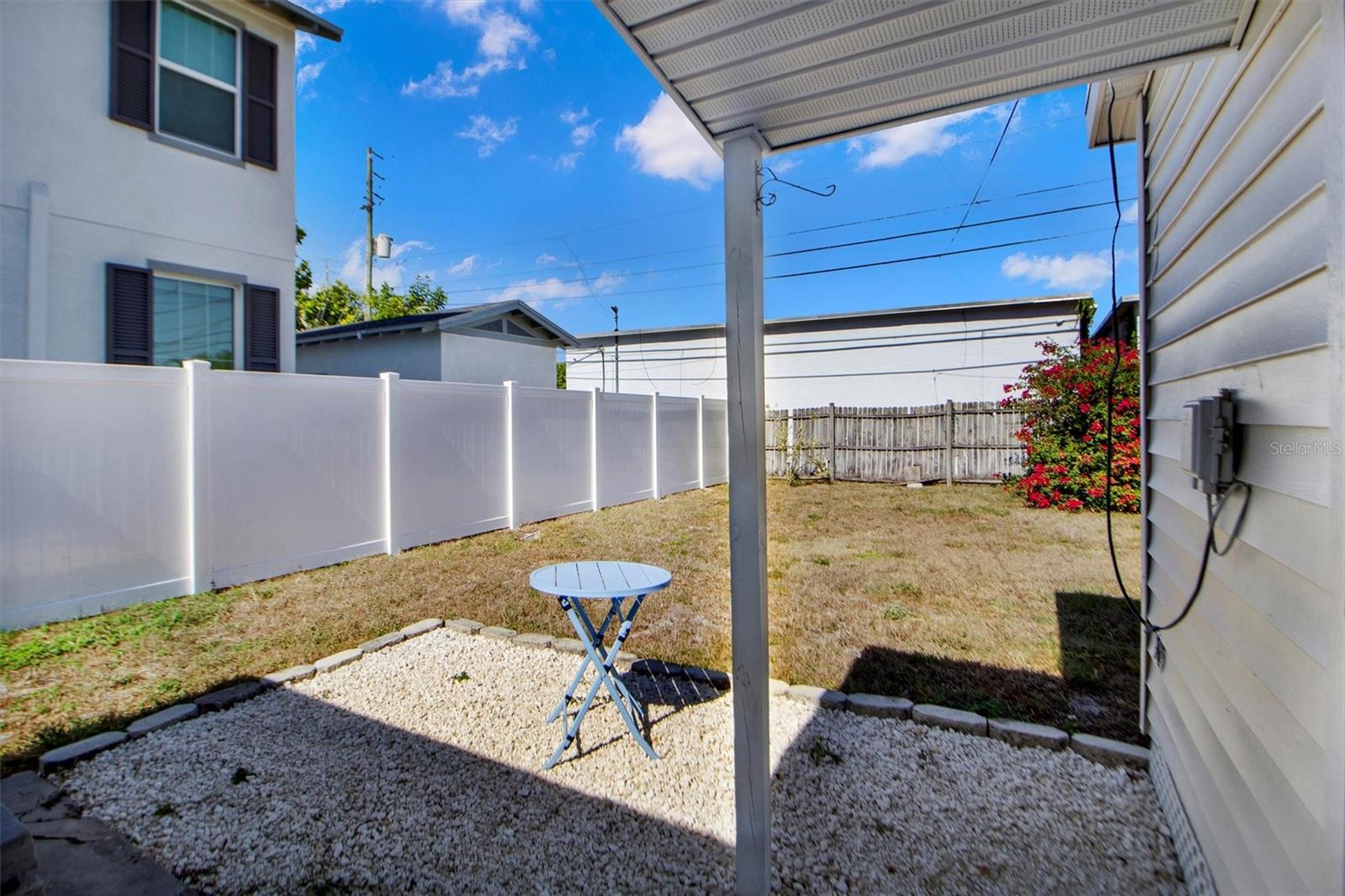 Image 21 of 26 For 2333 15th Avenue N