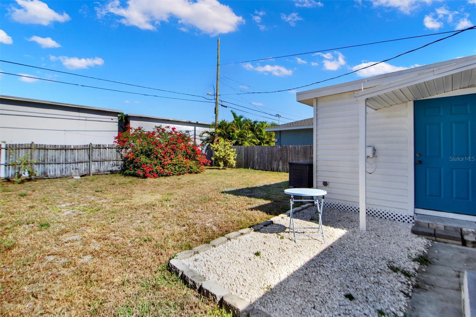 Image 22 of 26 For 2333 15th Avenue N