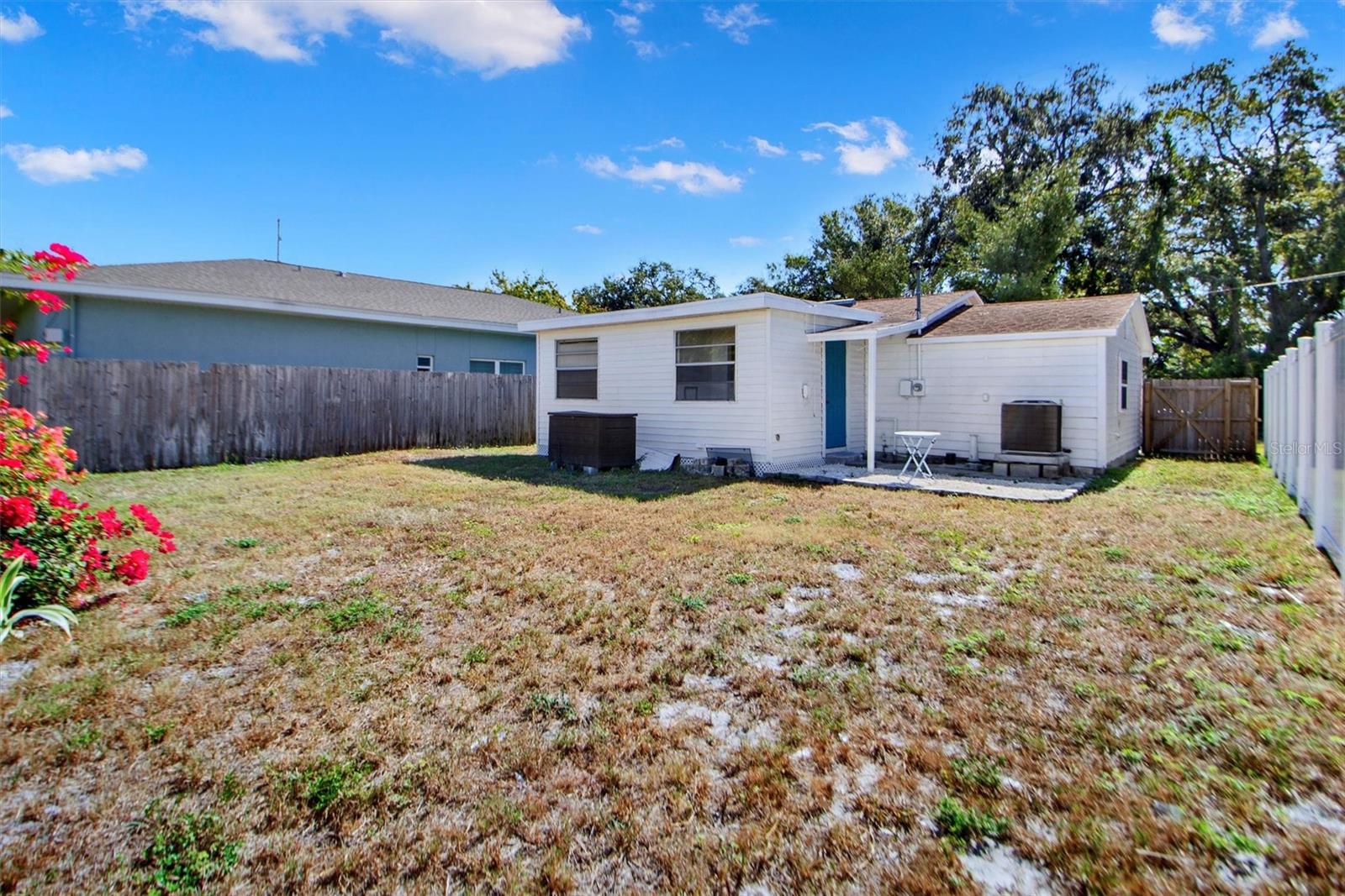 Image 24 of 26 For 2333 15th Avenue N