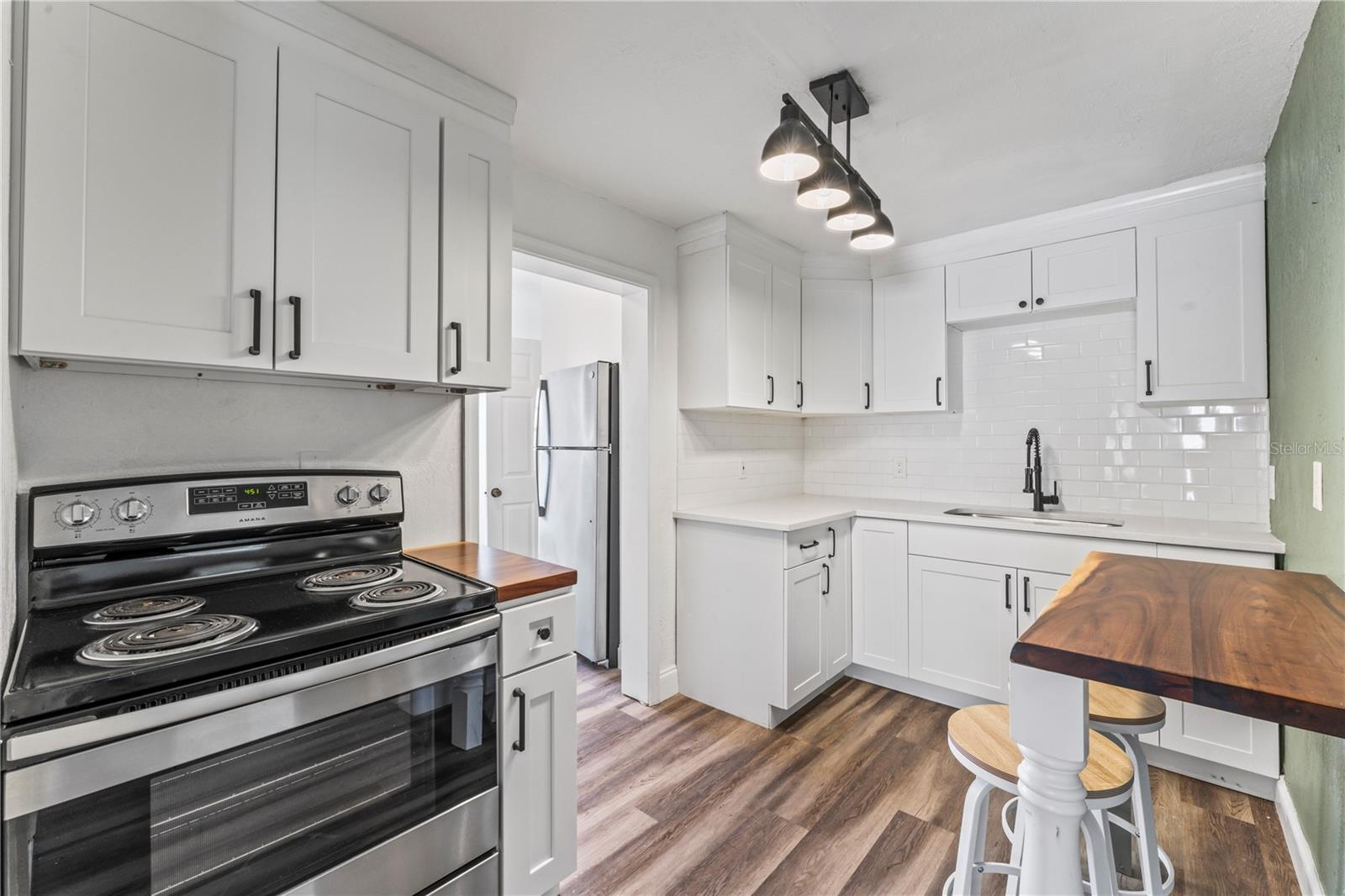 Image 4 of 26 For 2333 15th Avenue N