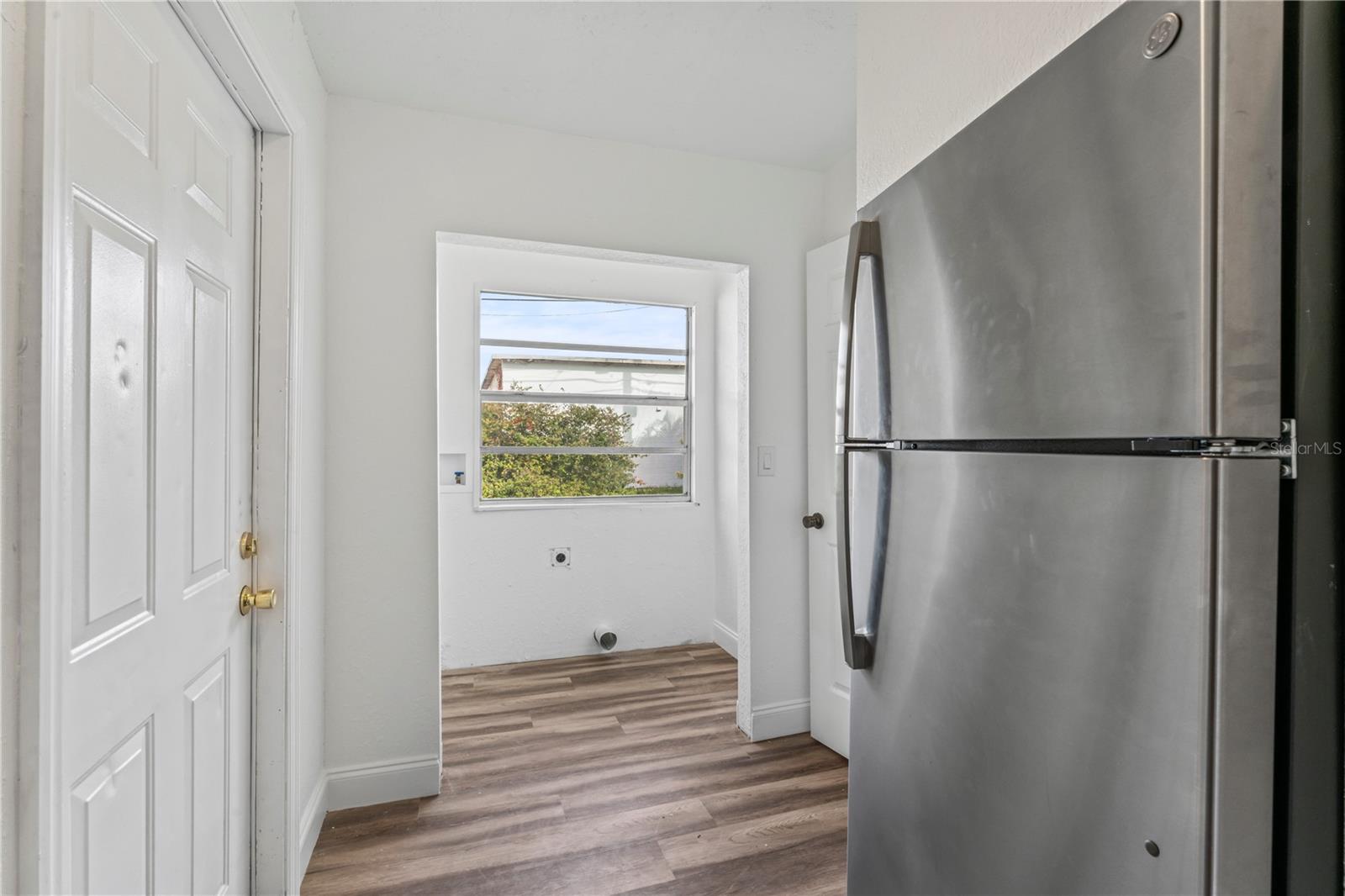 Image 5 of 26 For 2333 15th Avenue N