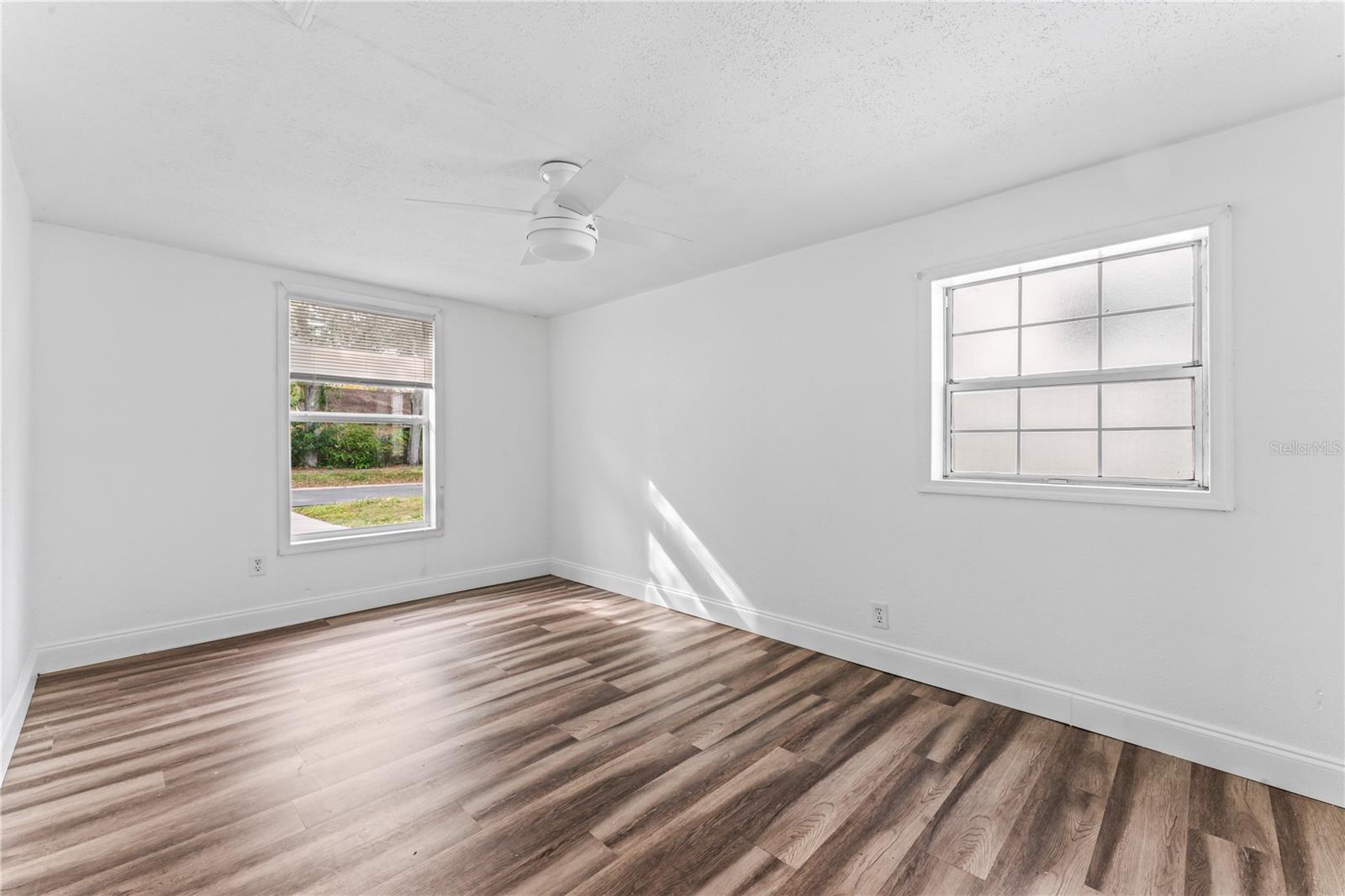 Image 7 of 26 For 2333 15th Avenue N