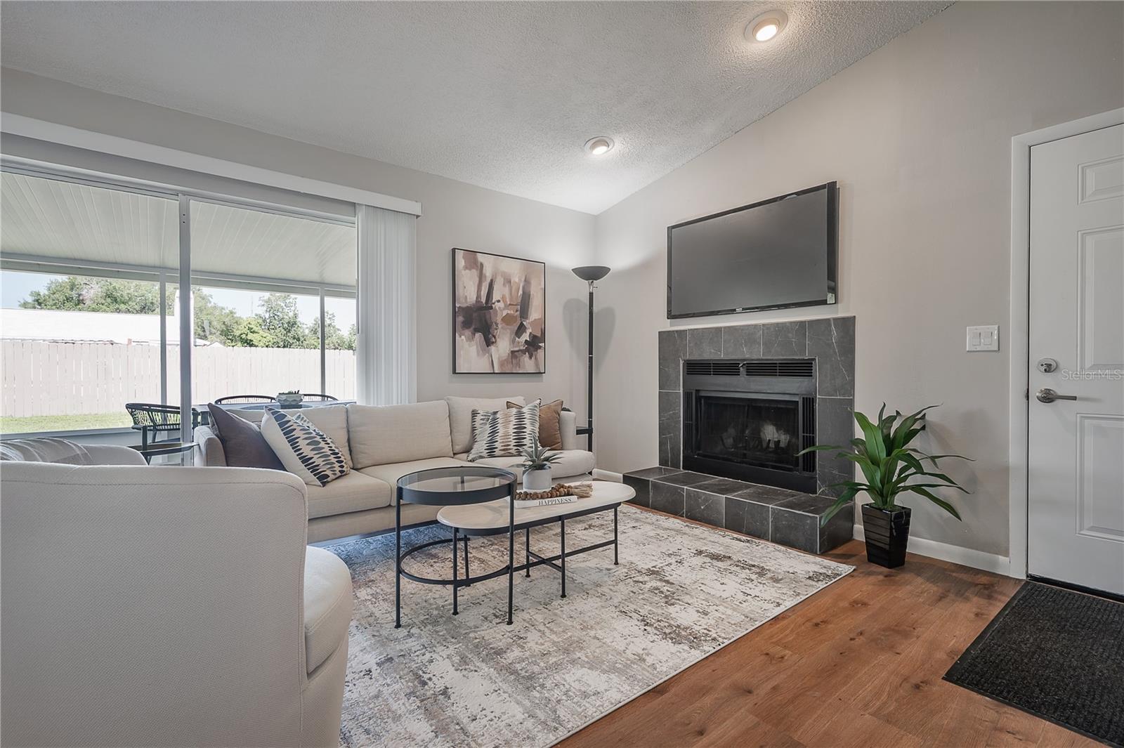 Listing photo id 3 for 1238 Coolridge Drive