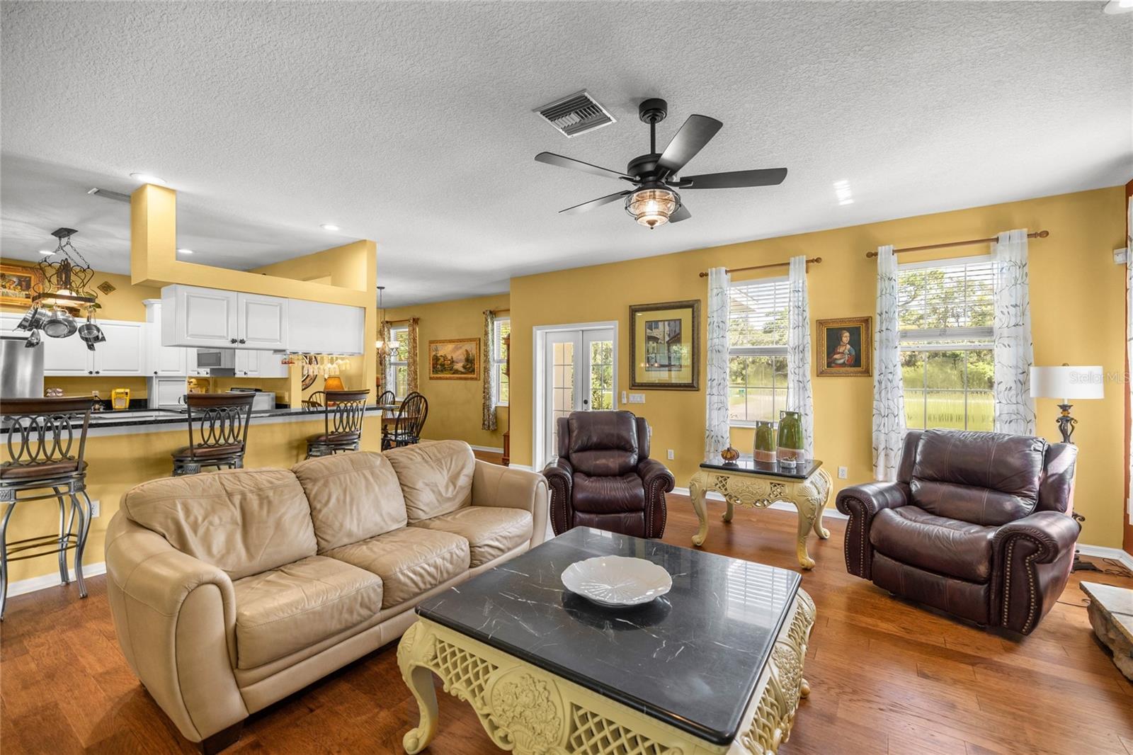 Listing photo id 13 for 10264 Springtree Lane