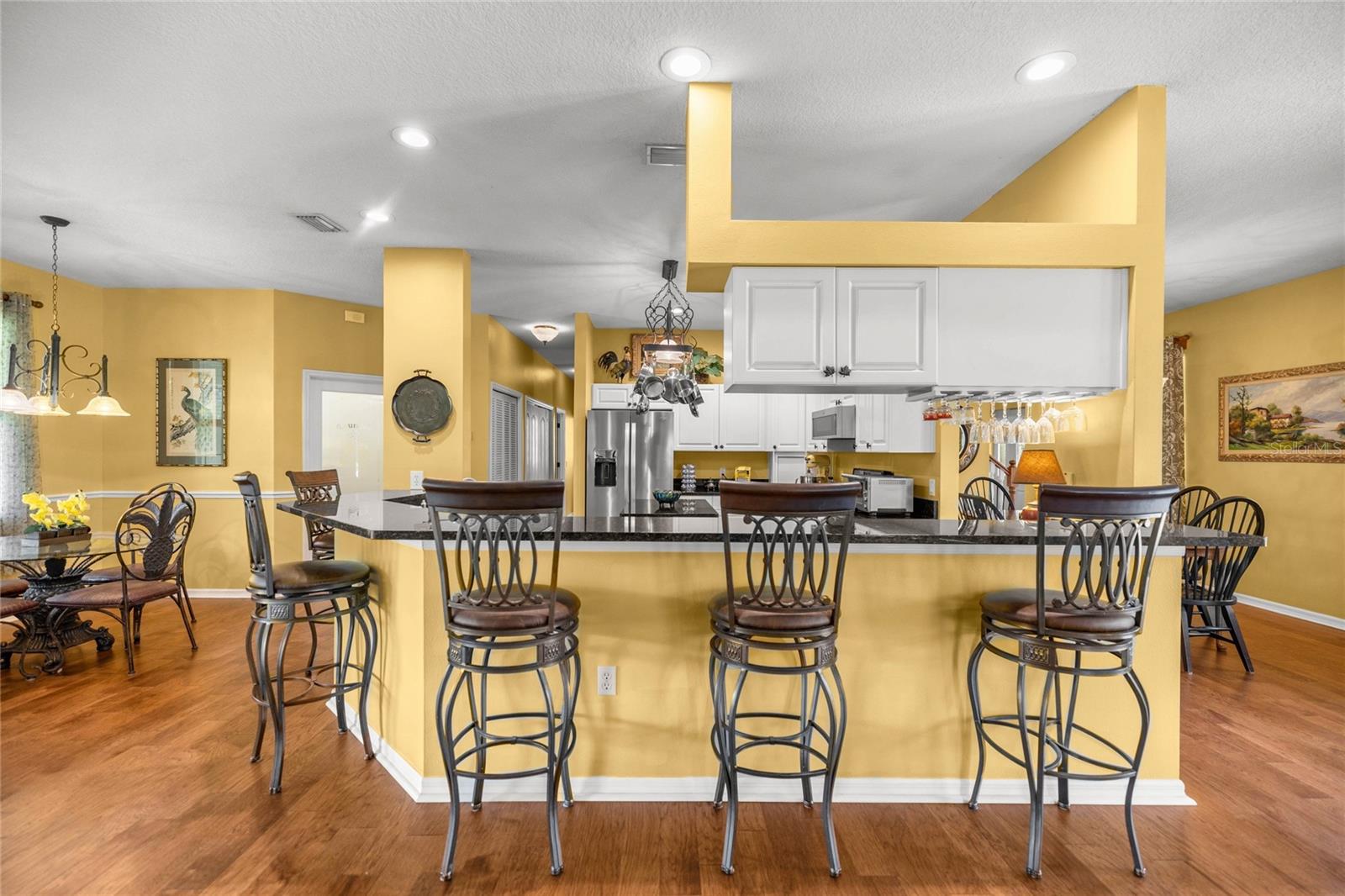Listing photo id 15 for 10264 Springtree Lane
