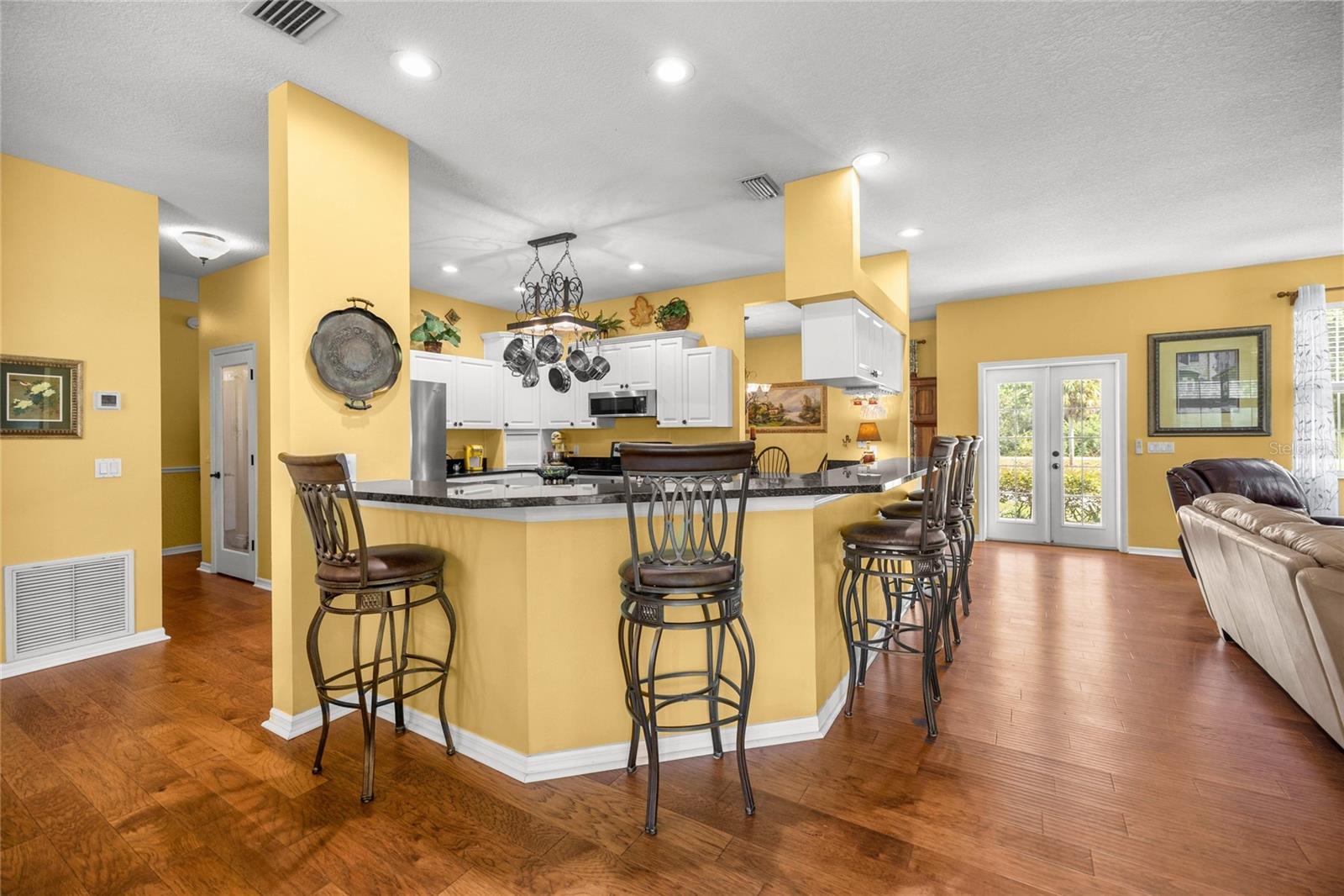 Listing photo id 16 for 10264 Springtree Lane