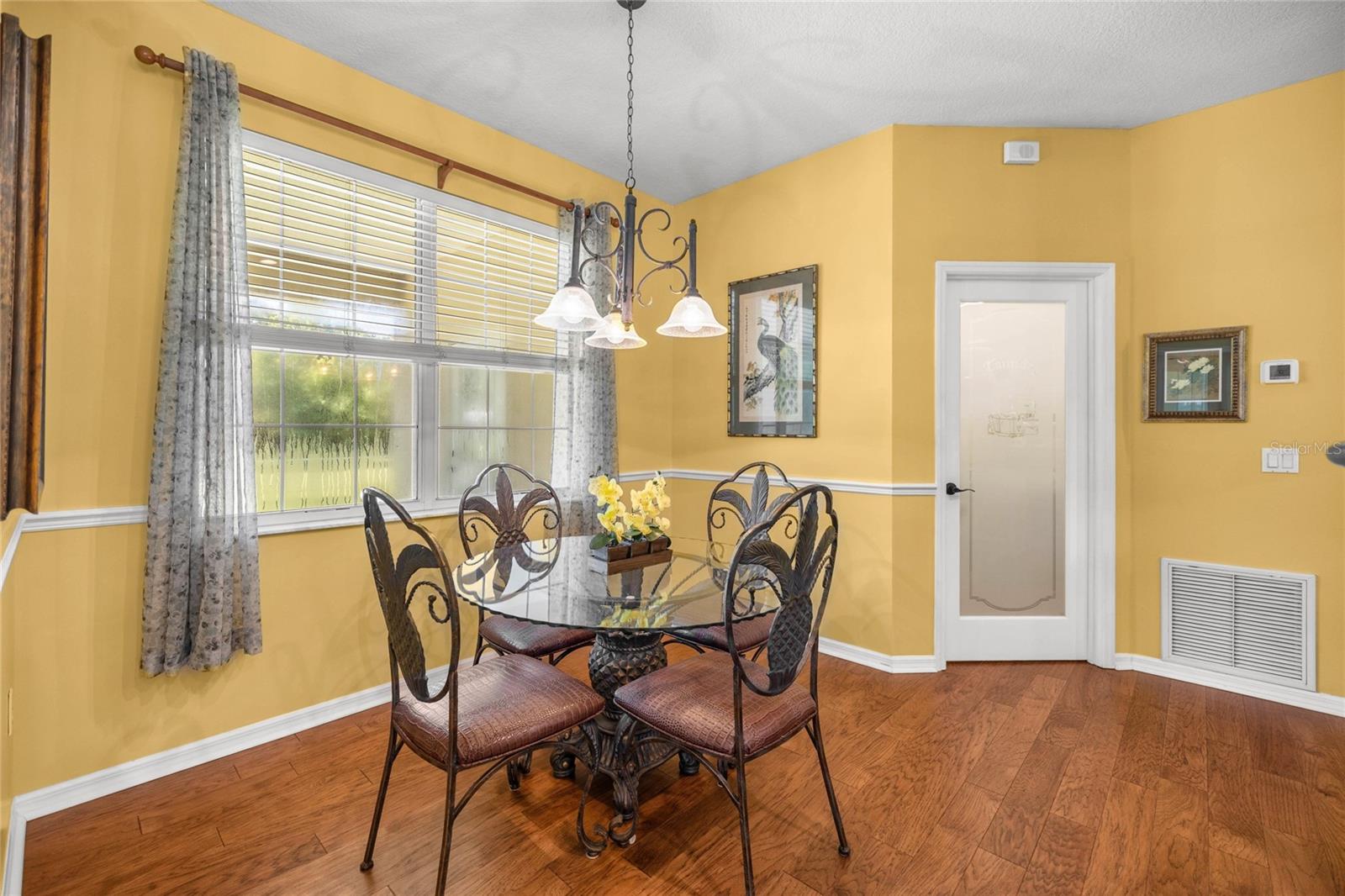 Listing photo id 17 for 10264 Springtree Lane