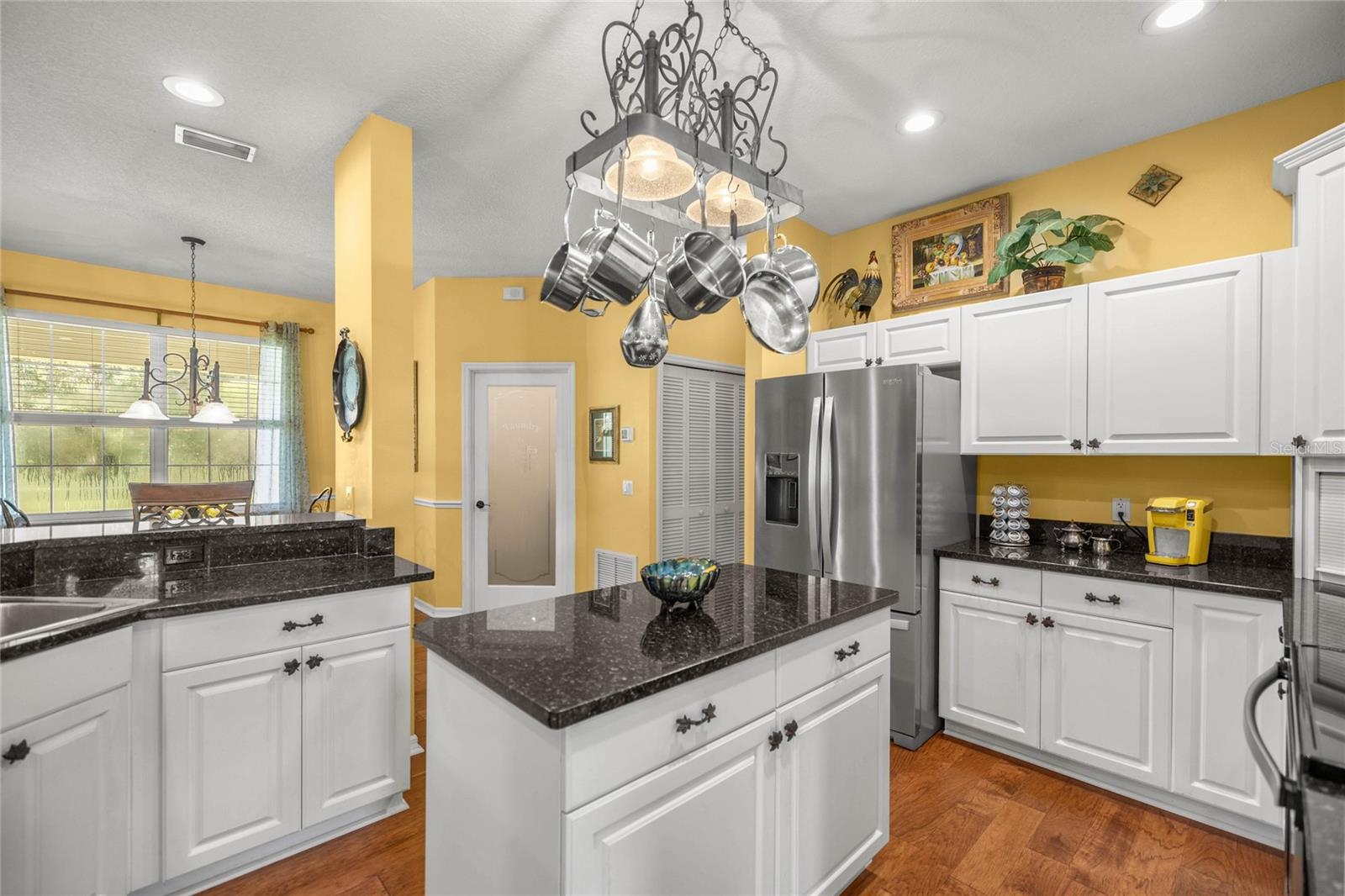 Listing photo id 19 for 10264 Springtree Lane