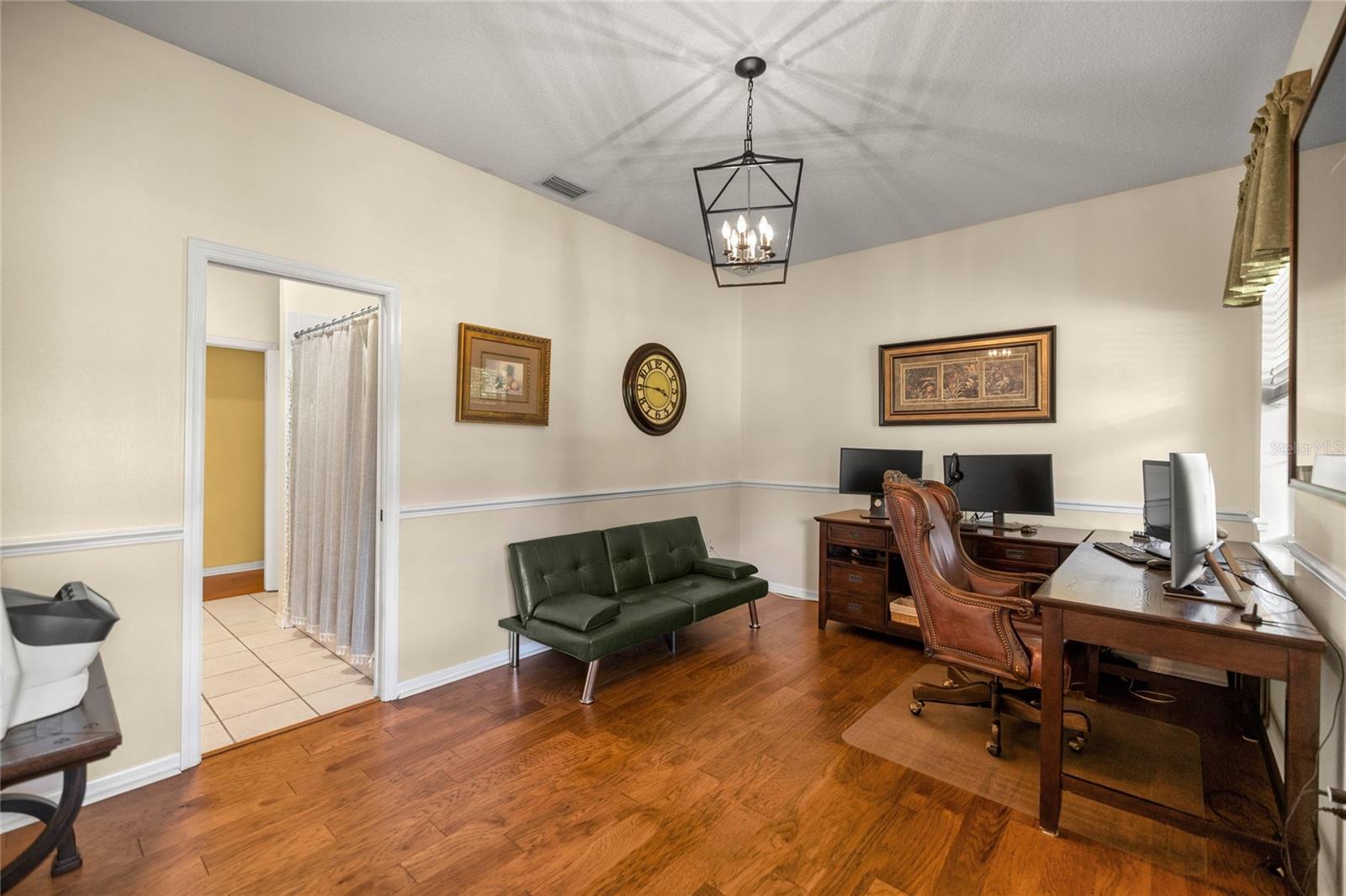 Listing photo id 23 for 10264 Springtree Lane