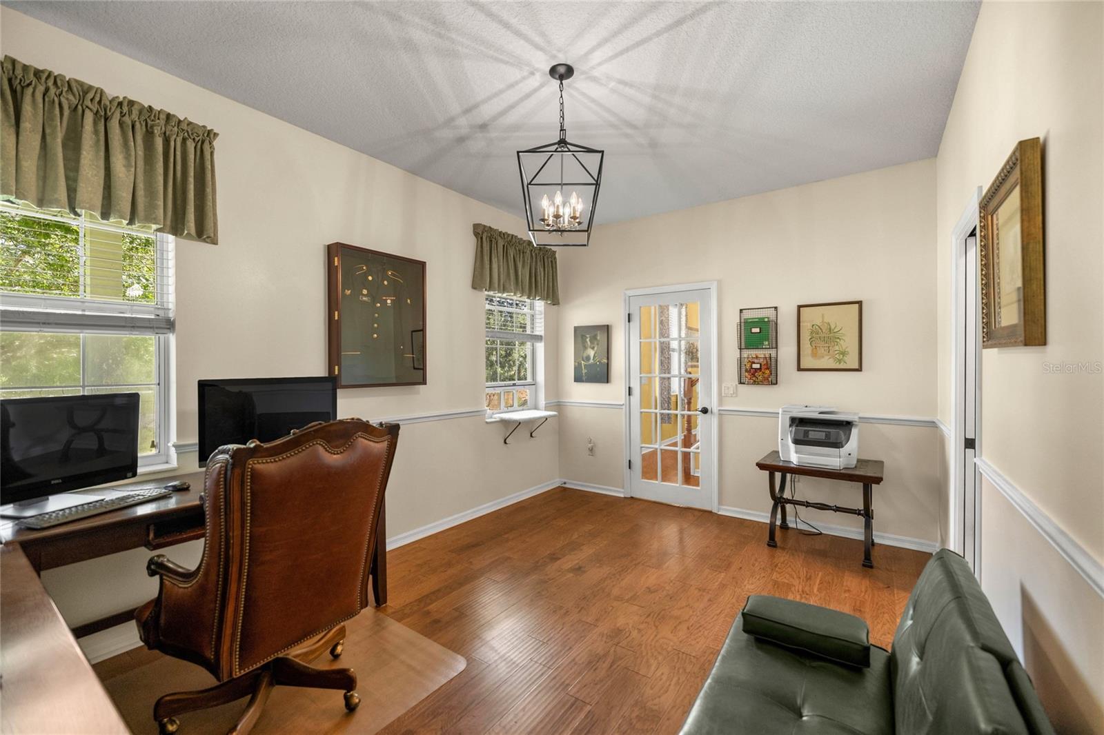 Listing photo id 24 for 10264 Springtree Lane