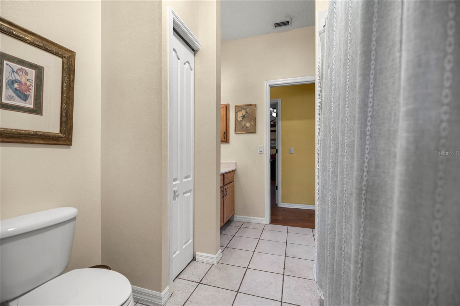 Listing photo id 25 for 10264 Springtree Lane