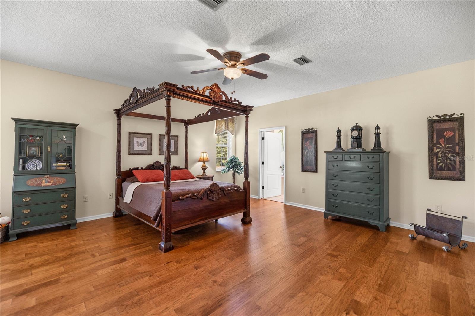 Listing photo id 30 for 10264 Springtree Lane