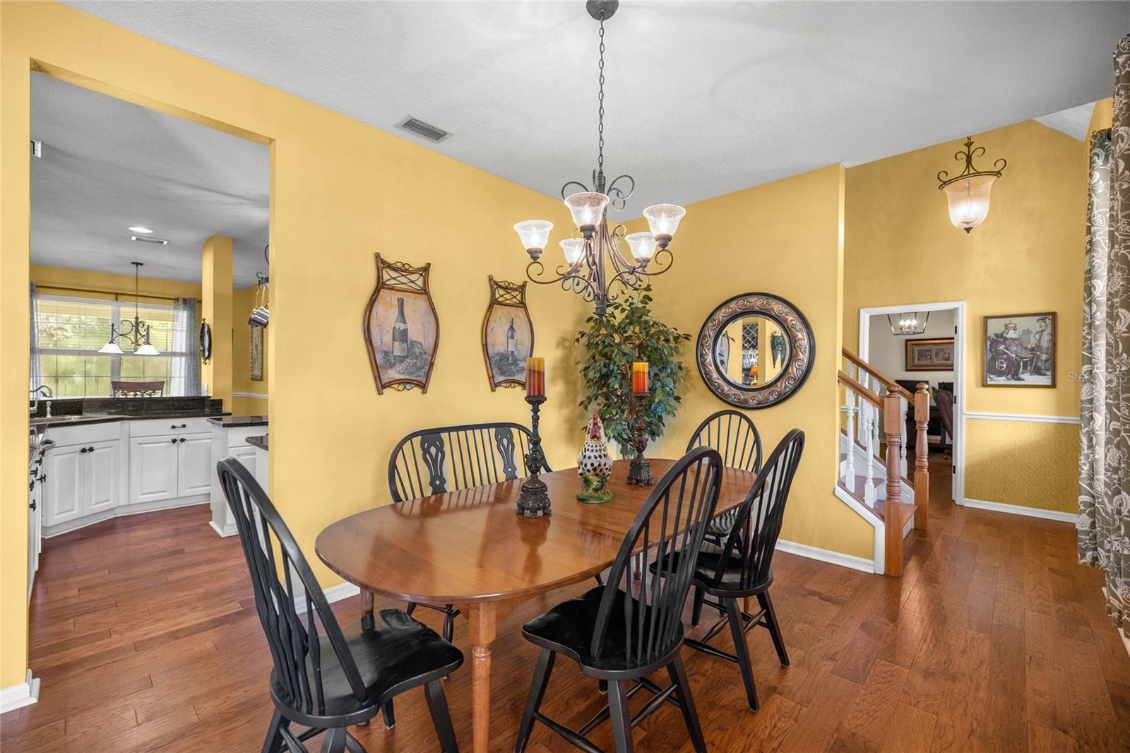 Listing photo id 2 for 10264 Springtree Lane