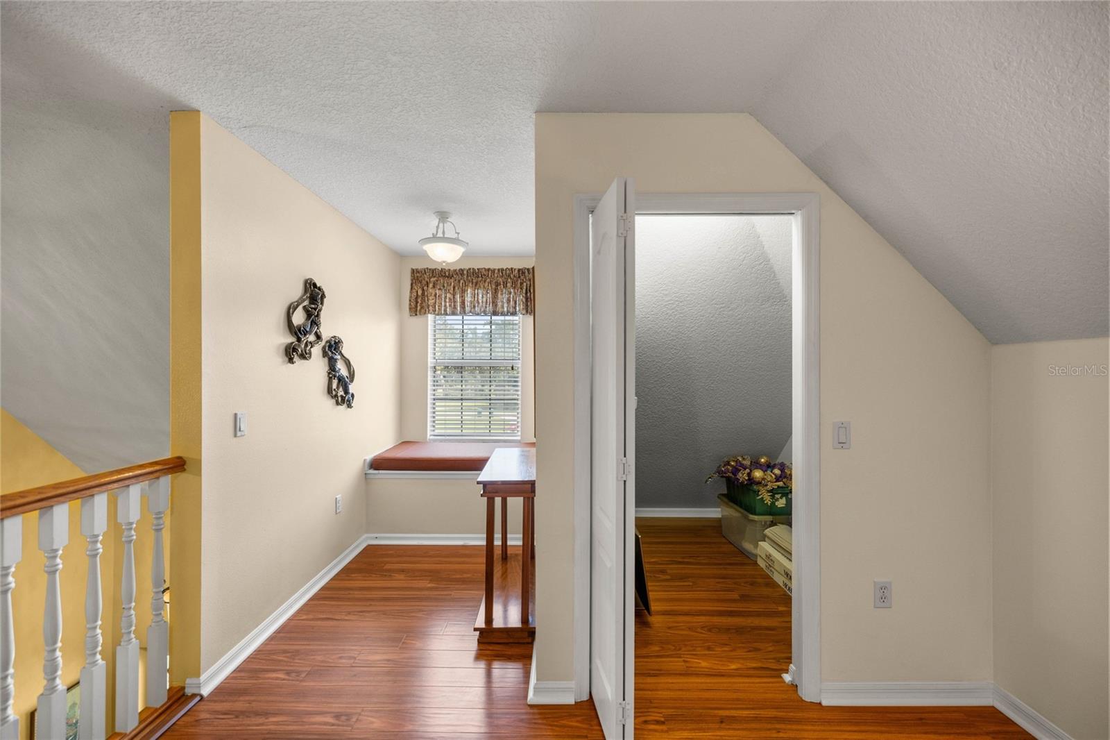 Listing photo id 41 for 10264 Springtree Lane
