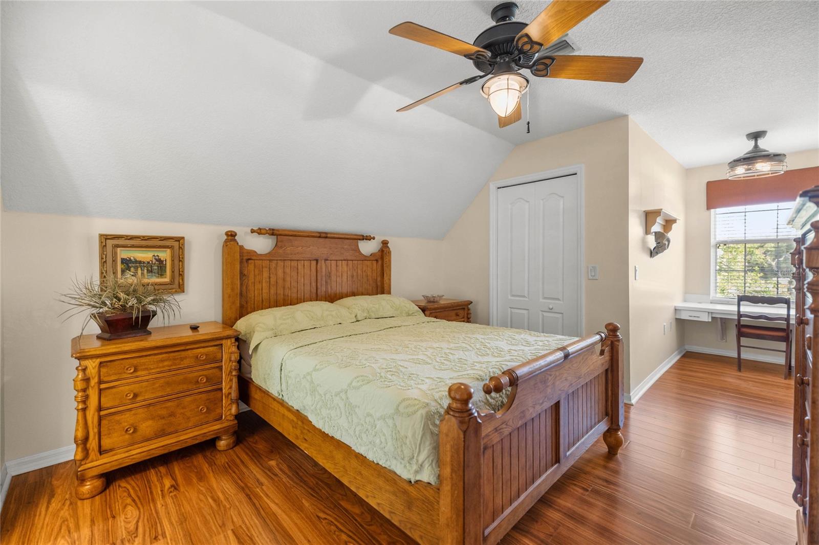 Listing photo id 42 for 10264 Springtree Lane