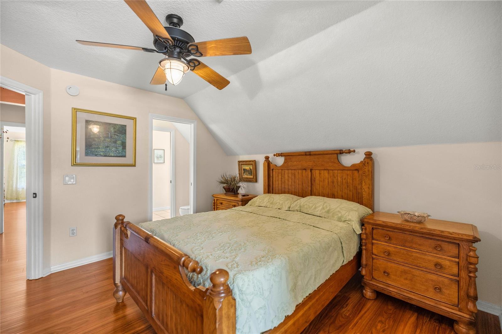 Listing photo id 45 for 10264 Springtree Lane