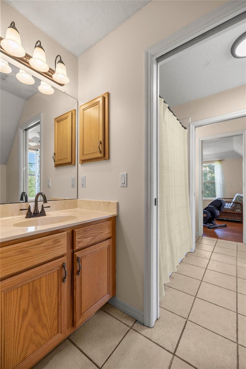 Listing photo id 46 for 10264 Springtree Lane
