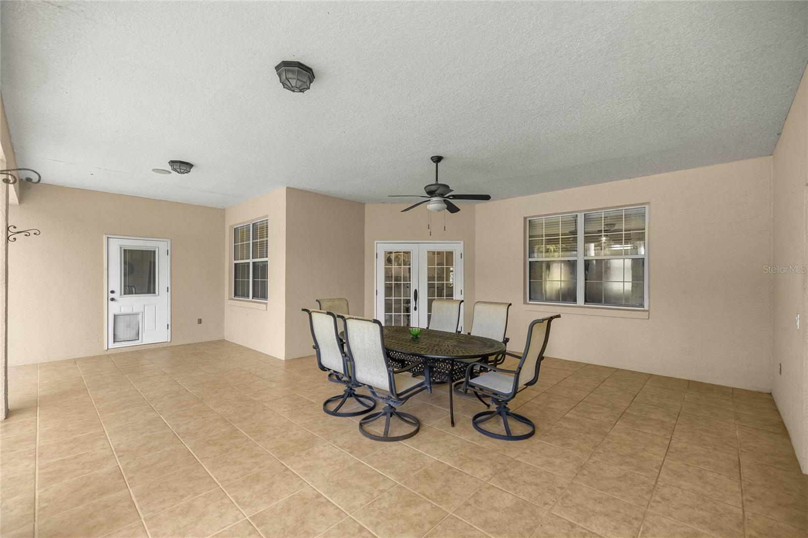 Listing photo id 54 for 10264 Springtree Lane