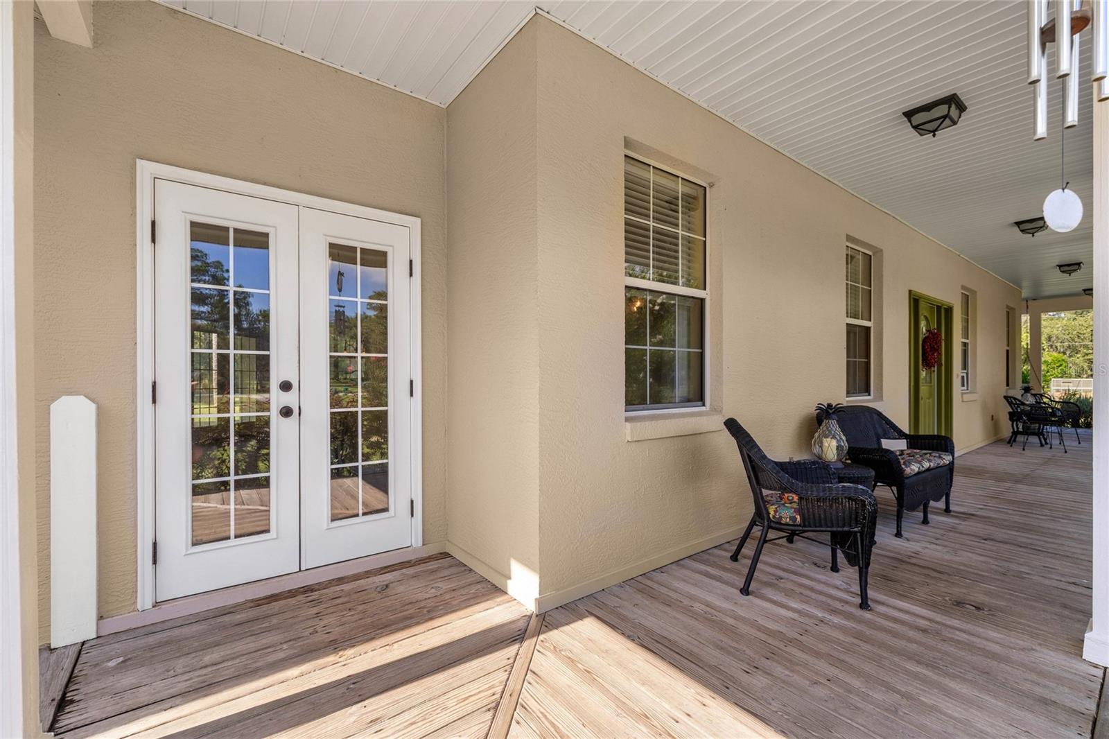 Listing photo id 61 for 10264 Springtree Lane