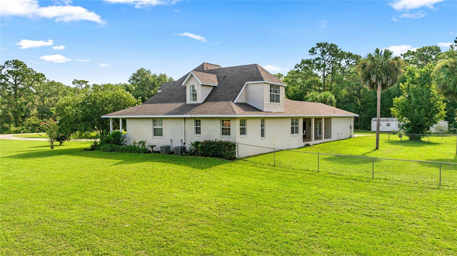 Listing photo id 72 for 10264 Springtree Lane