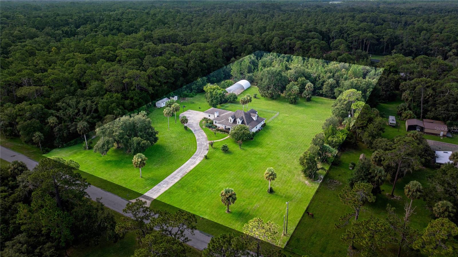 Listing photo id 78 for 10264 Springtree Lane