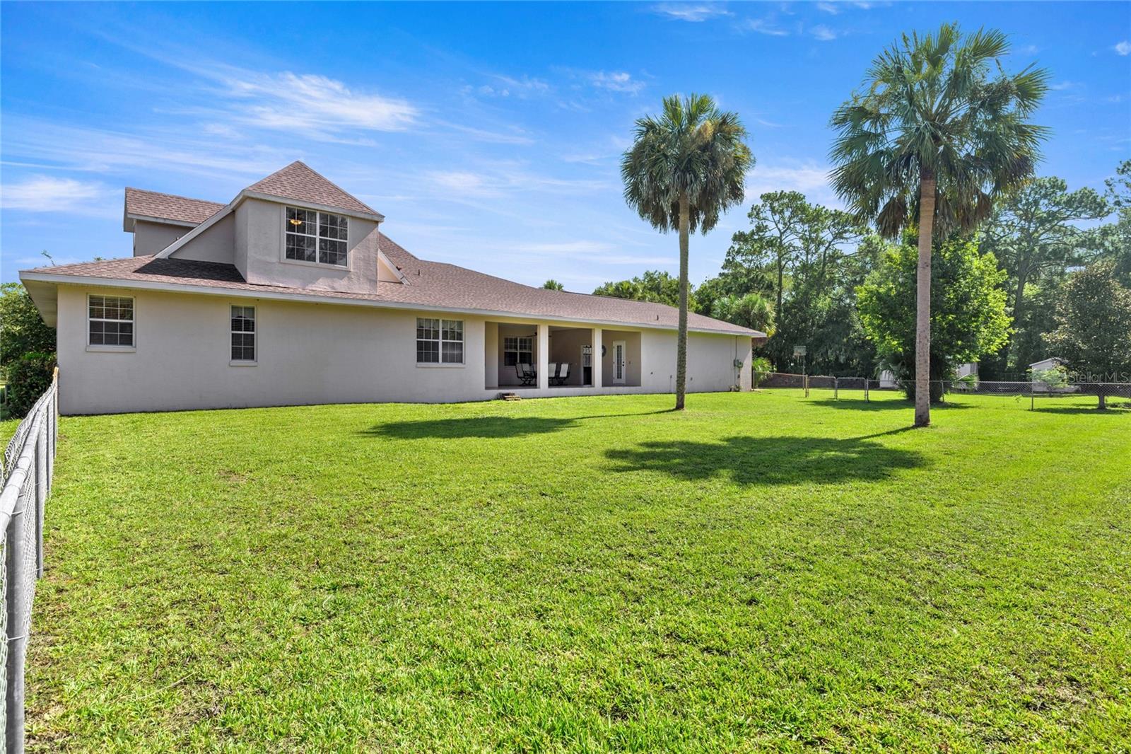 Listing photo id 82 for 10264 Springtree Lane