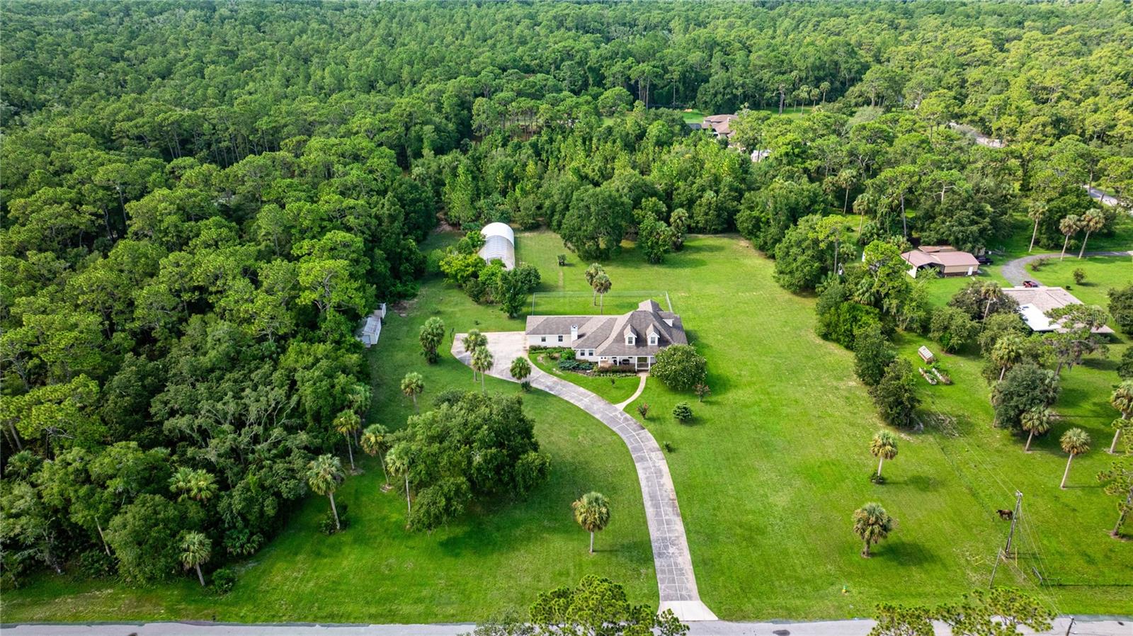 Listing photo id 7 for 10264 Springtree Lane