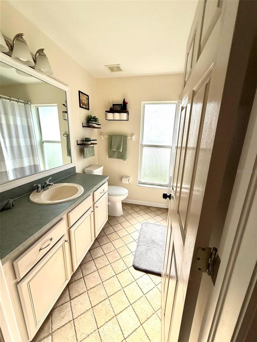 Listing photo id 15 for 1351 Crimson Clover Lane