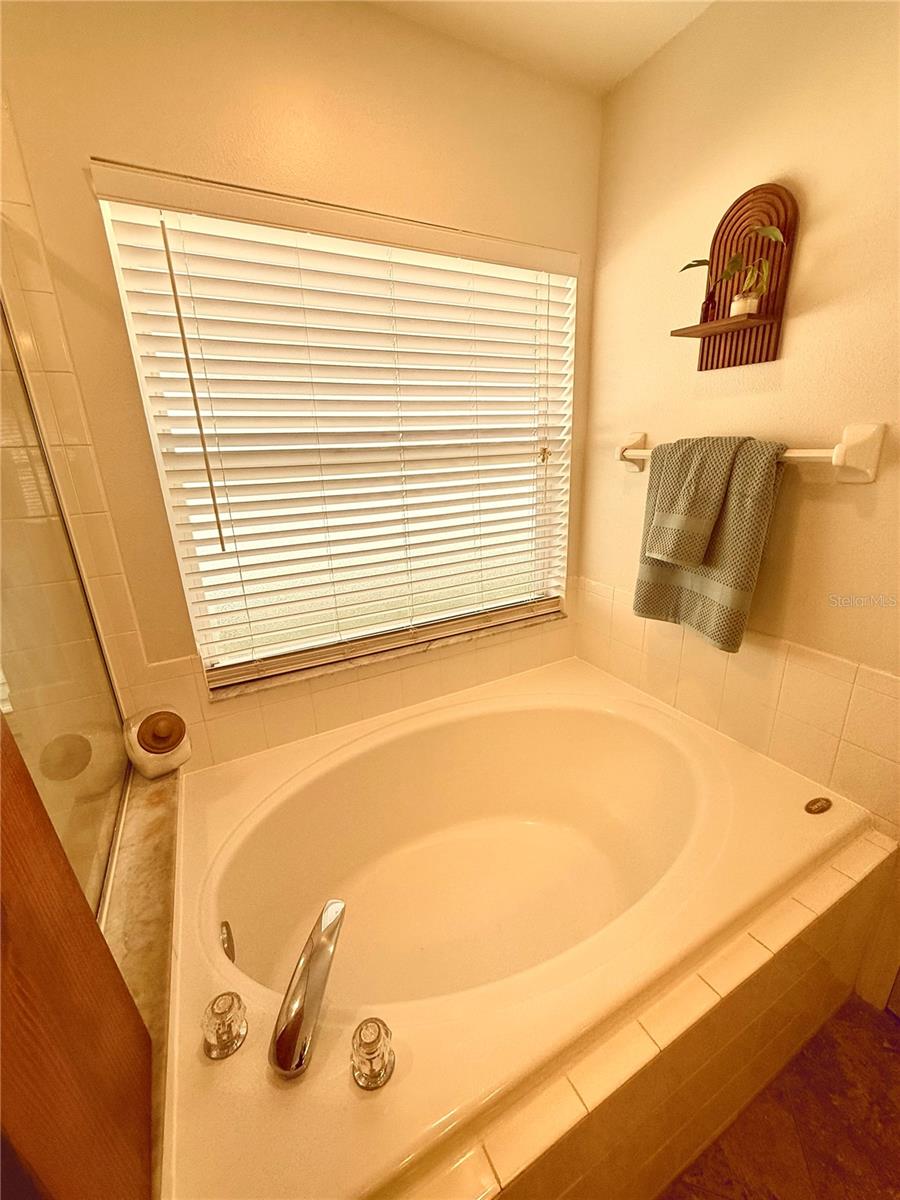 Listing photo id 18 for 1351 Crimson Clover Lane
