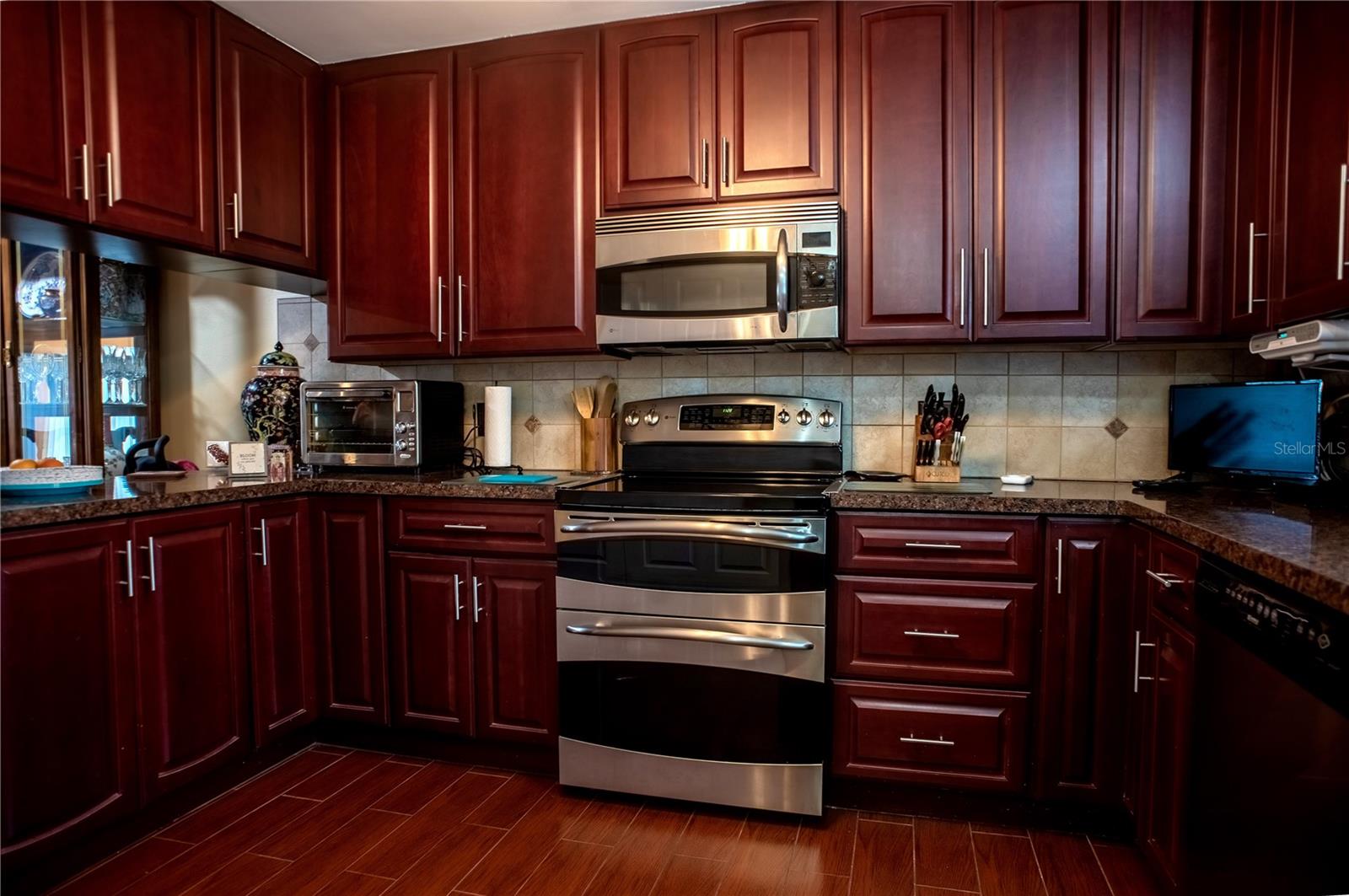 Image 10 of 37 For 2700 Bayshore Boulevard 592
