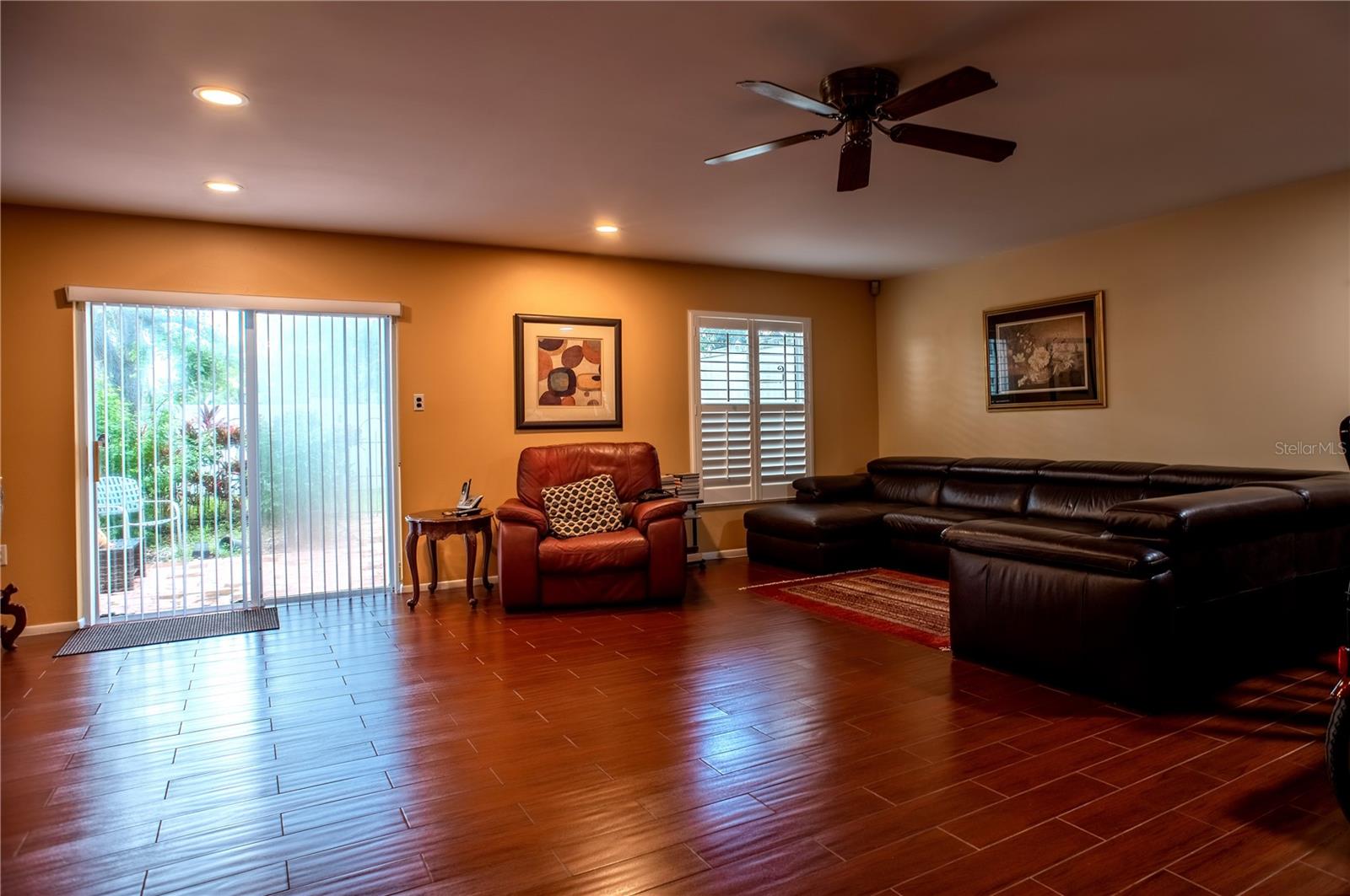 Image 16 of 37 For 2700 Bayshore Boulevard 592